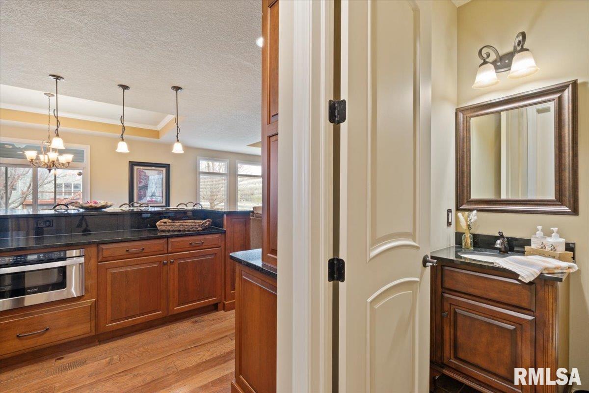 4954 Brookview Court, Bettendorf, Iowa image 30