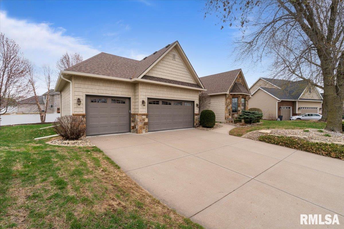 4954 Brookview Court, Bettendorf, Iowa image 9