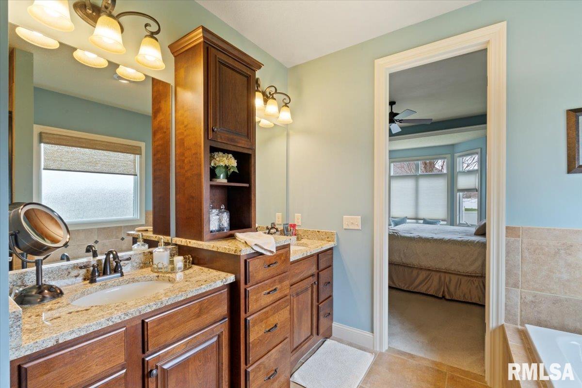 4954 Brookview Court, Bettendorf, Iowa image 44