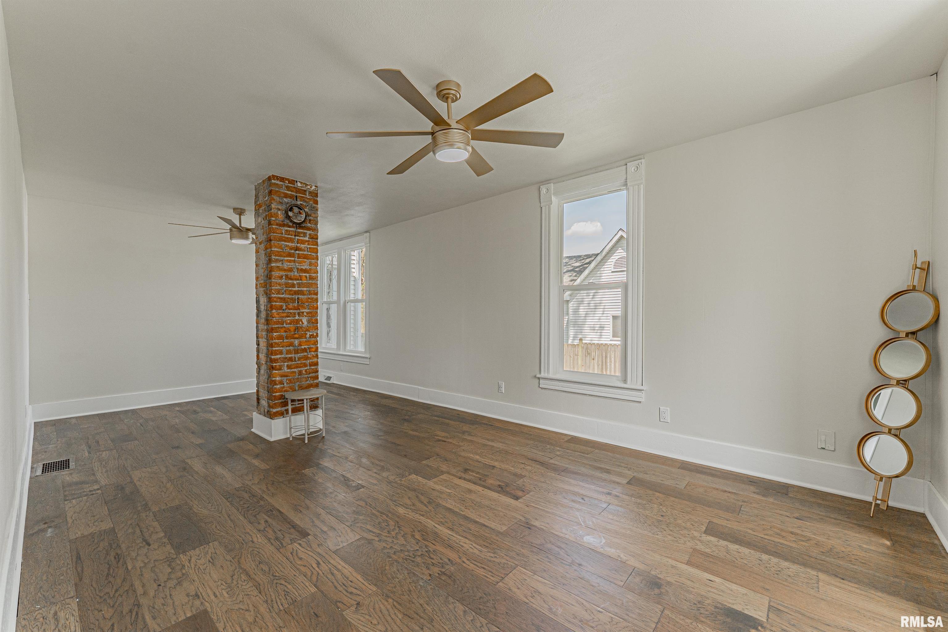 203 Oglesby Avenue, Lincoln, Illinois image 10