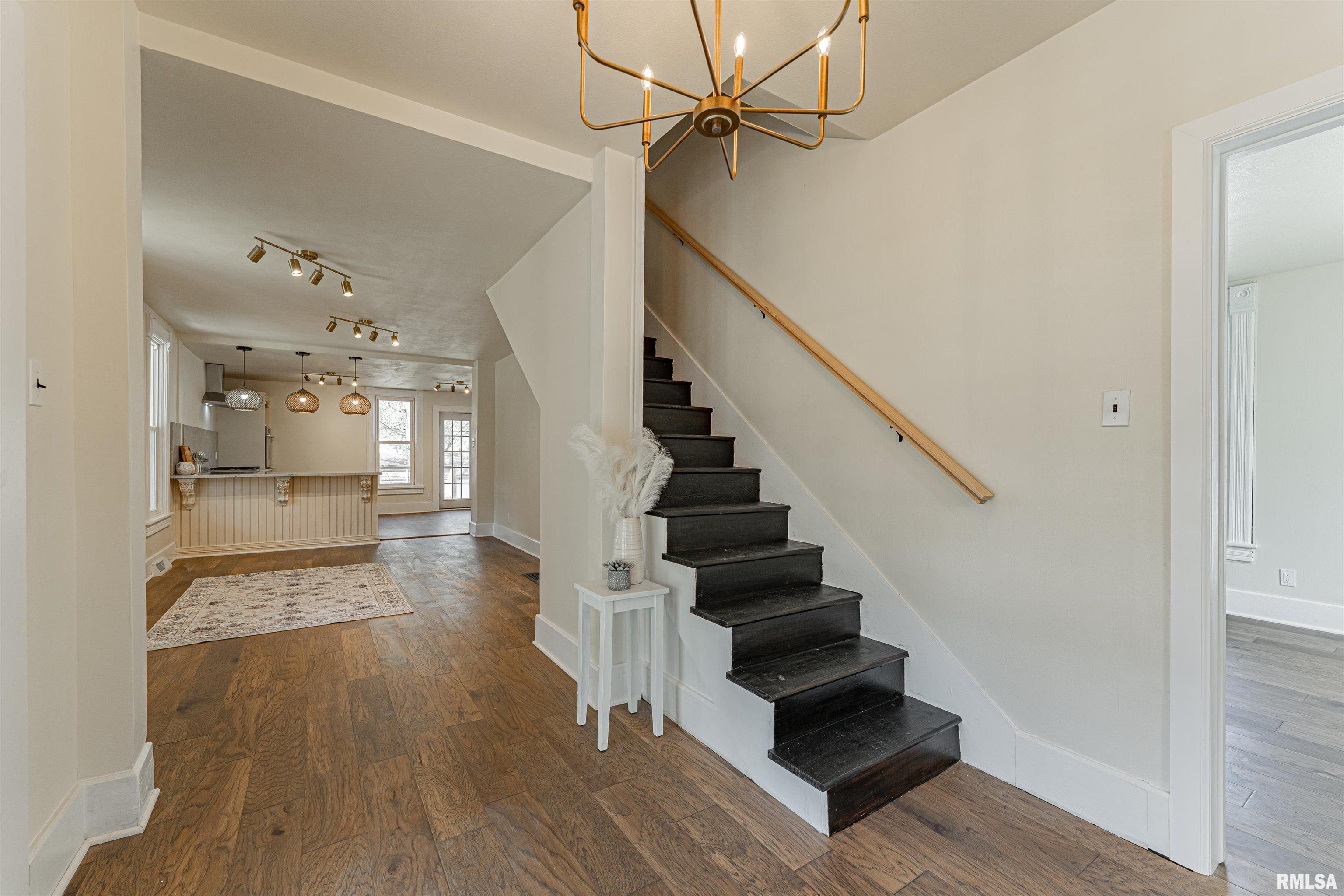 203 Oglesby Avenue, Lincoln, Illinois image 2