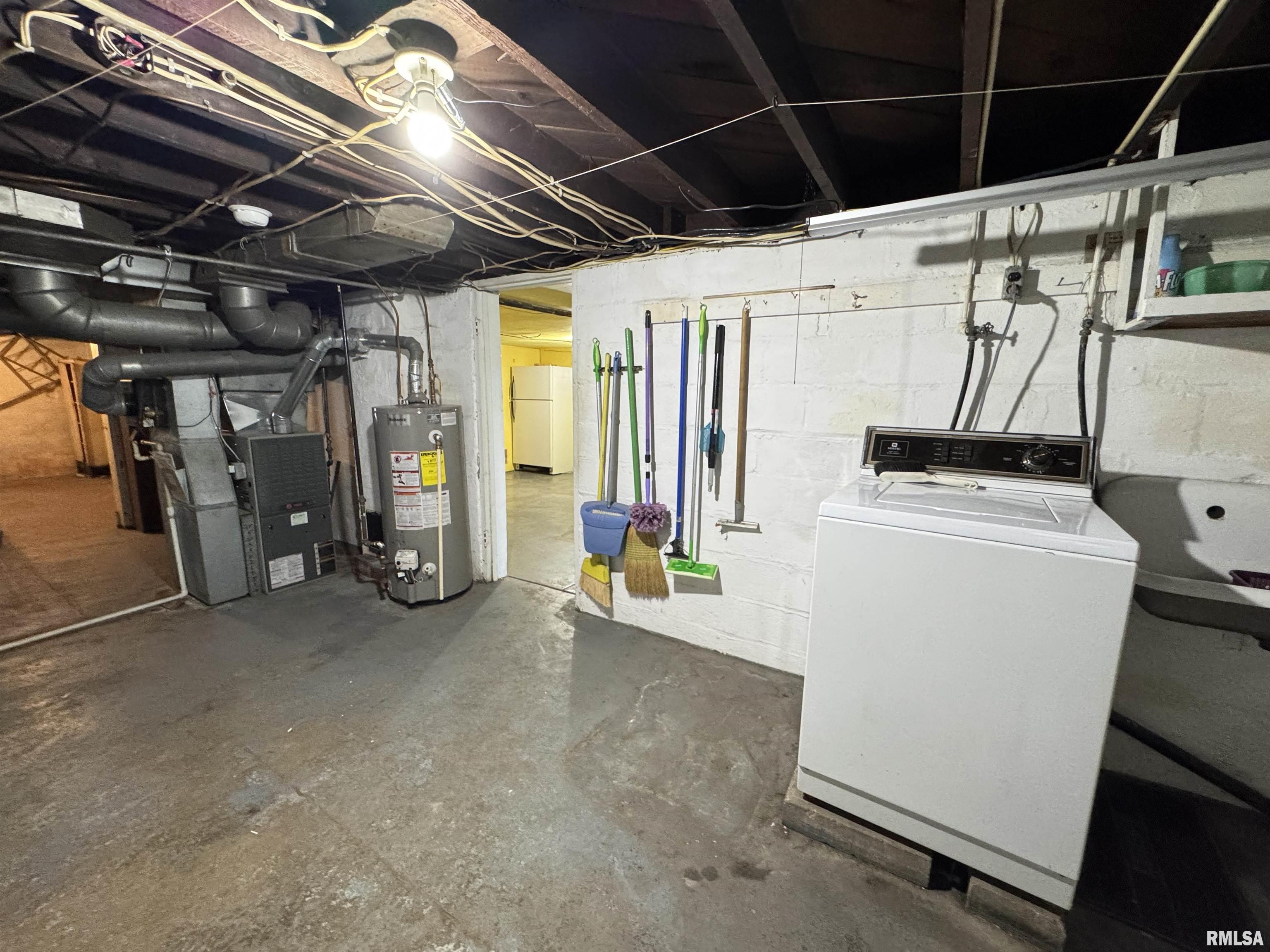 307 W Lafayette Street, Avon, Illinois image 35
