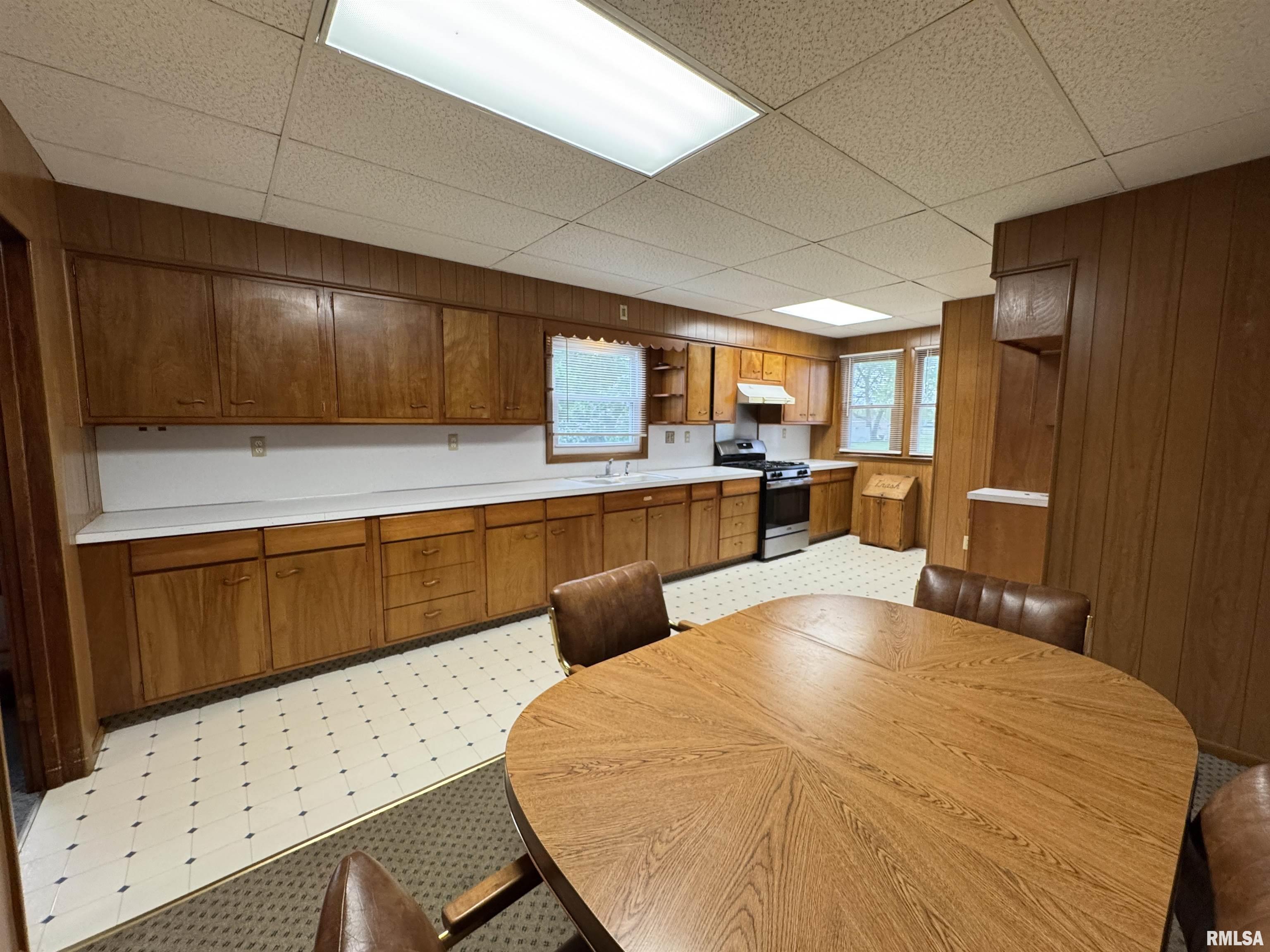 307 W Lafayette Street, Avon, Illinois image 18