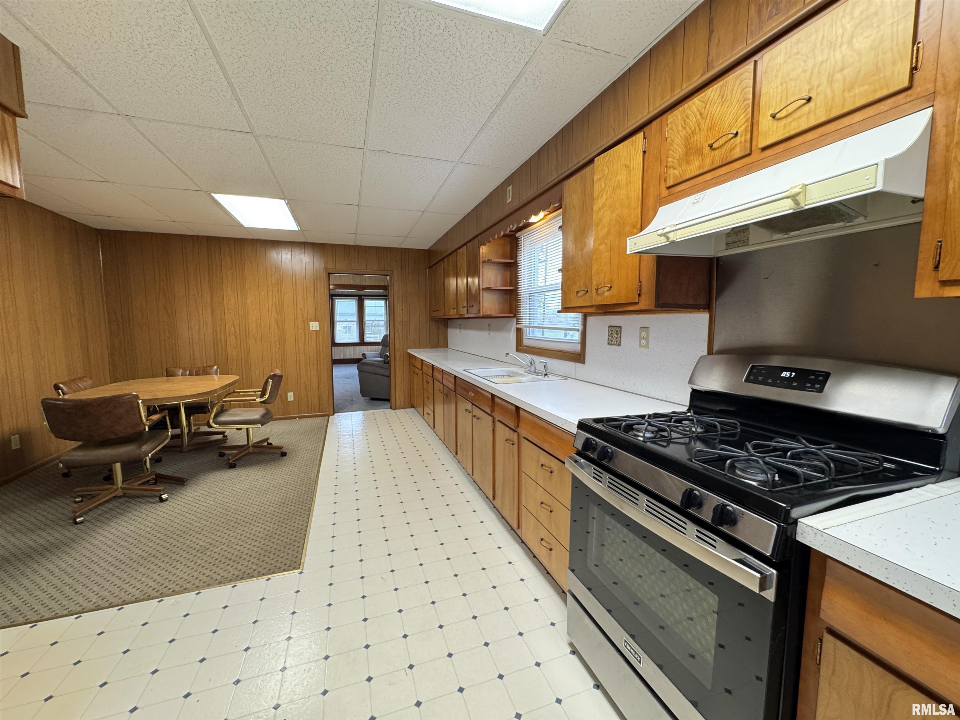 307 W Lafayette Street, Avon, Illinois image 20
