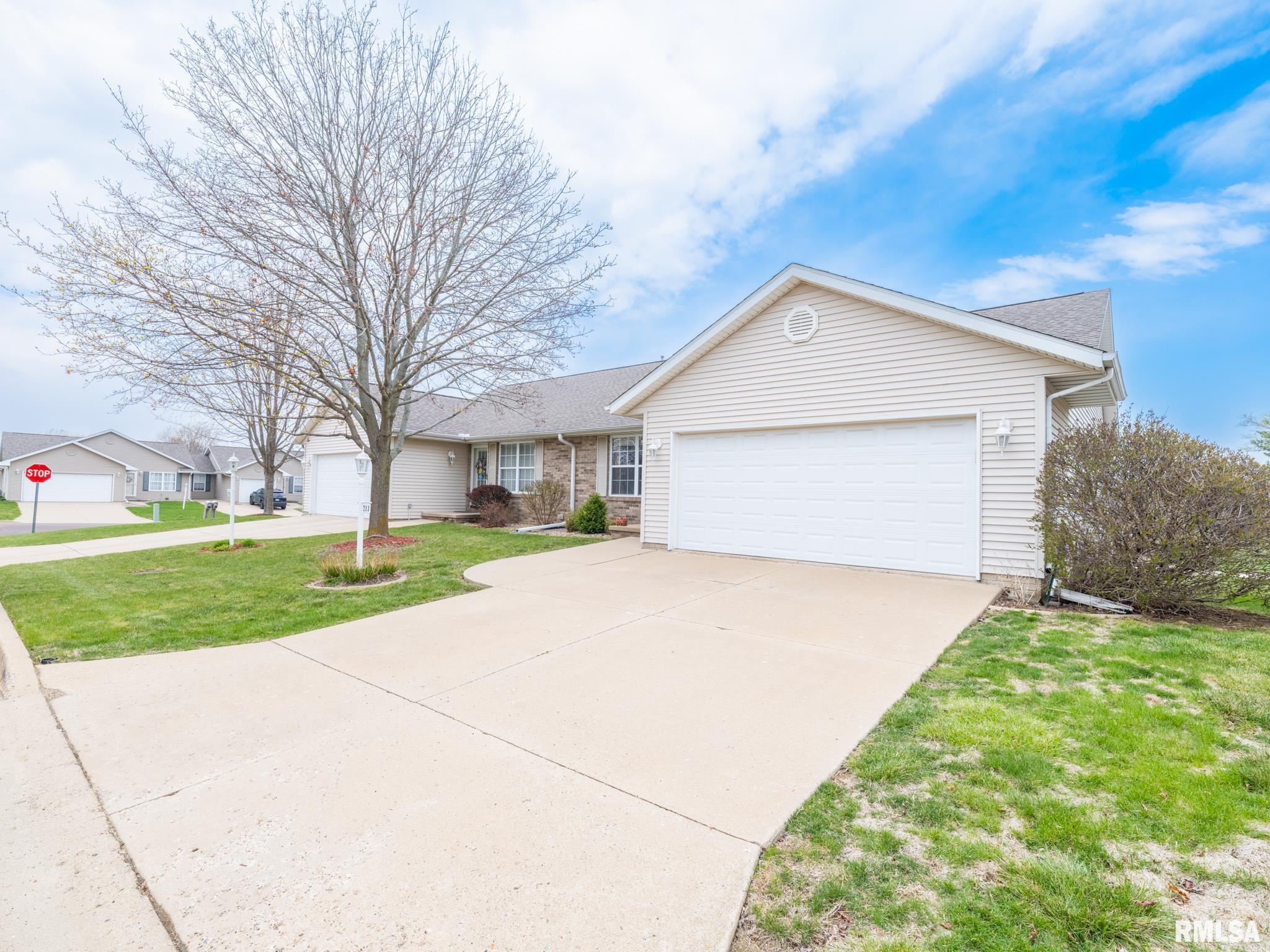 213 Marvin Court, Germantown Hills, Illinois image 2
