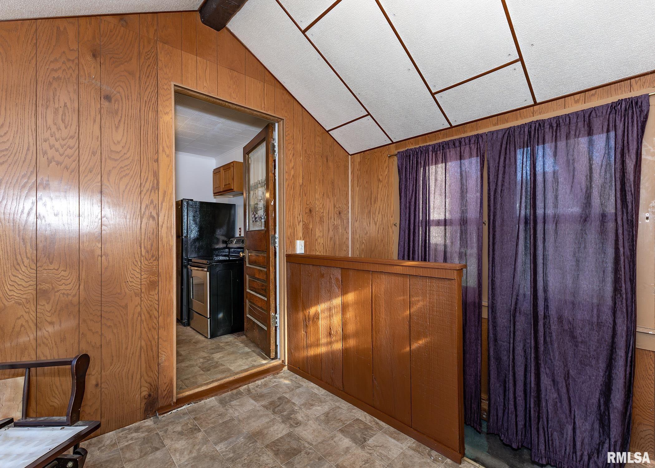 3011 N 3rd Street, Clinton, Iowa image 7