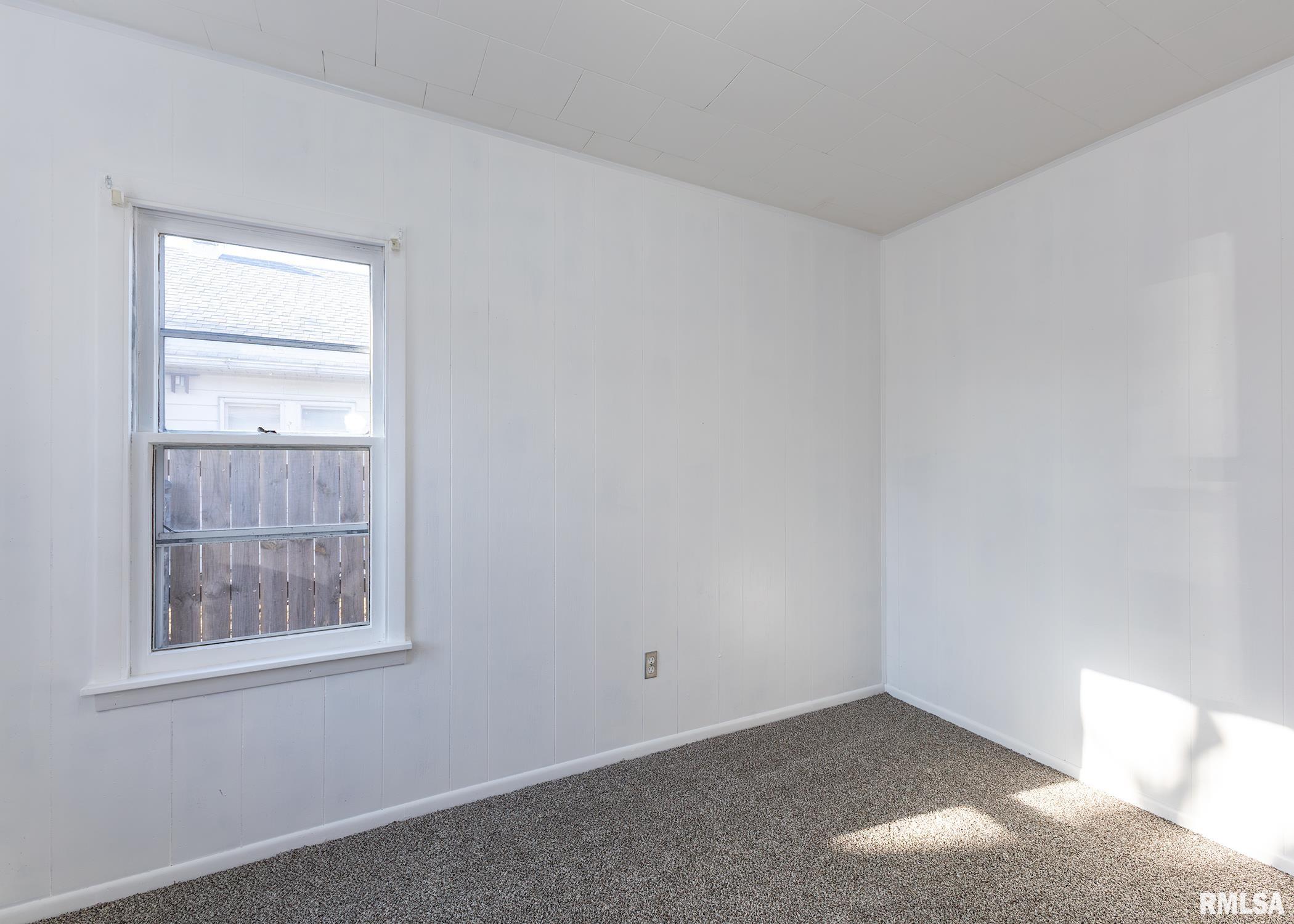 3011 N 3rd Street, Clinton, Iowa image 15