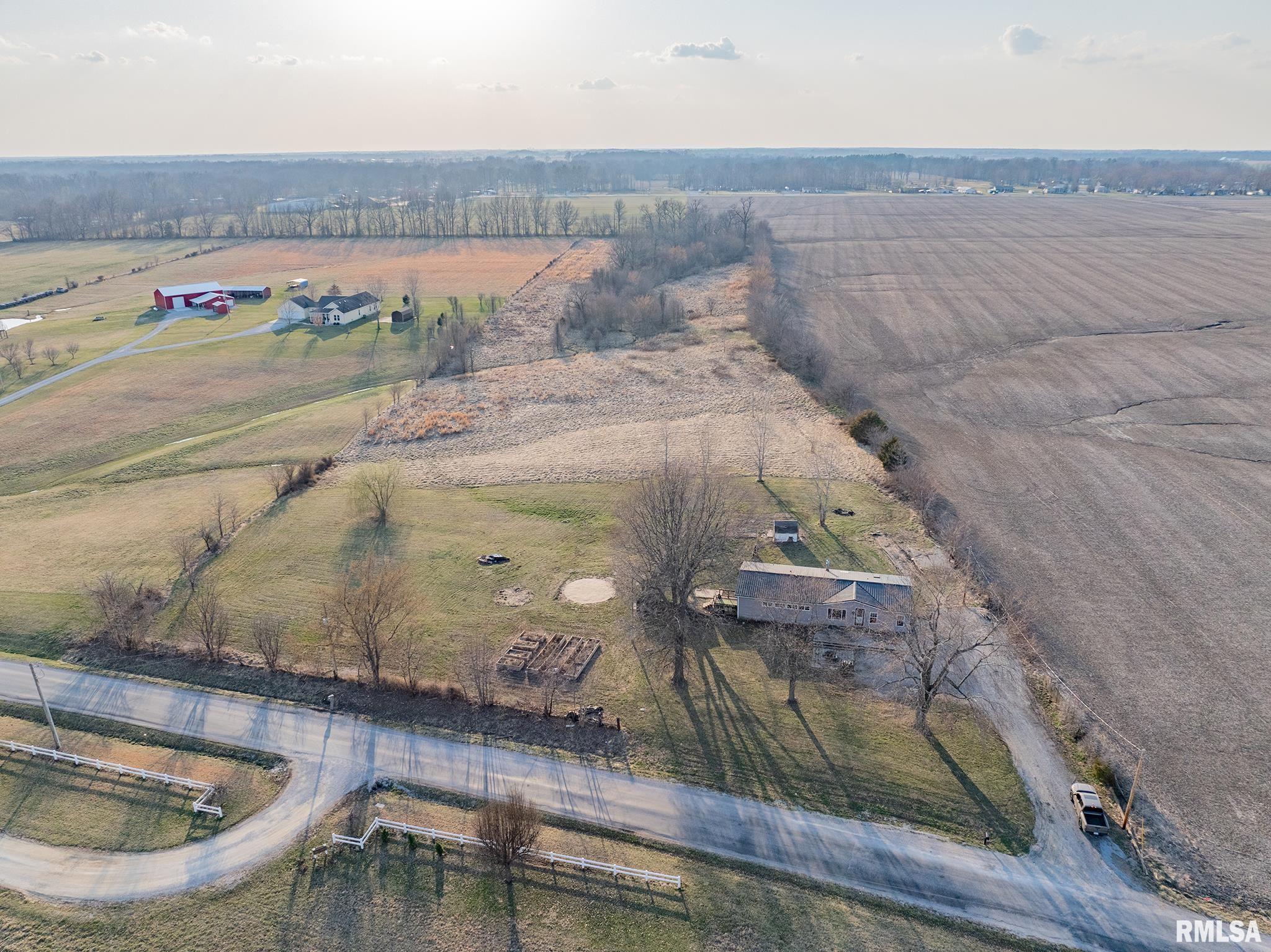 1987 Charleston Road, Salem, Illinois image 4