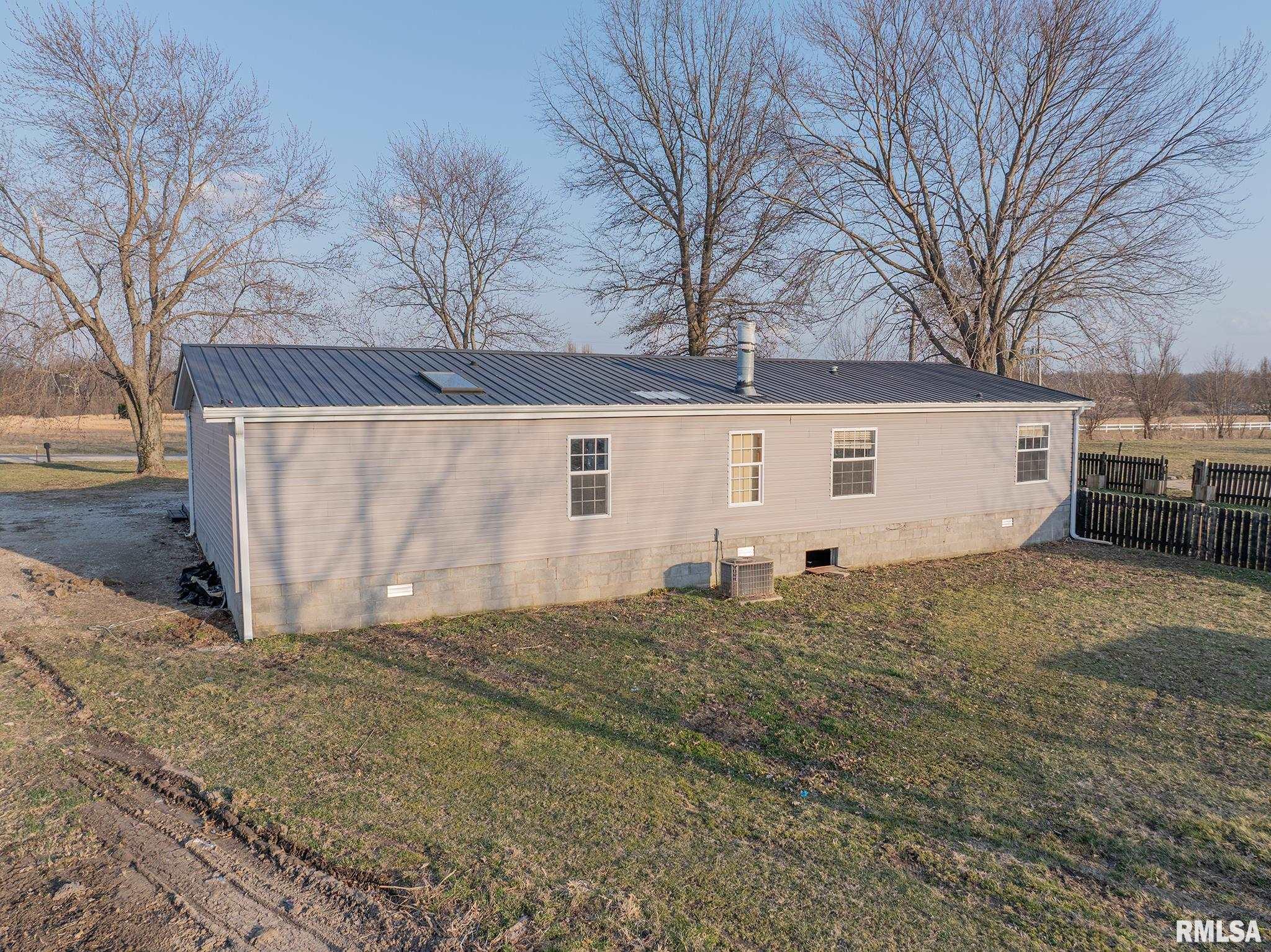 1987 Charleston Road, Salem, Illinois image 10