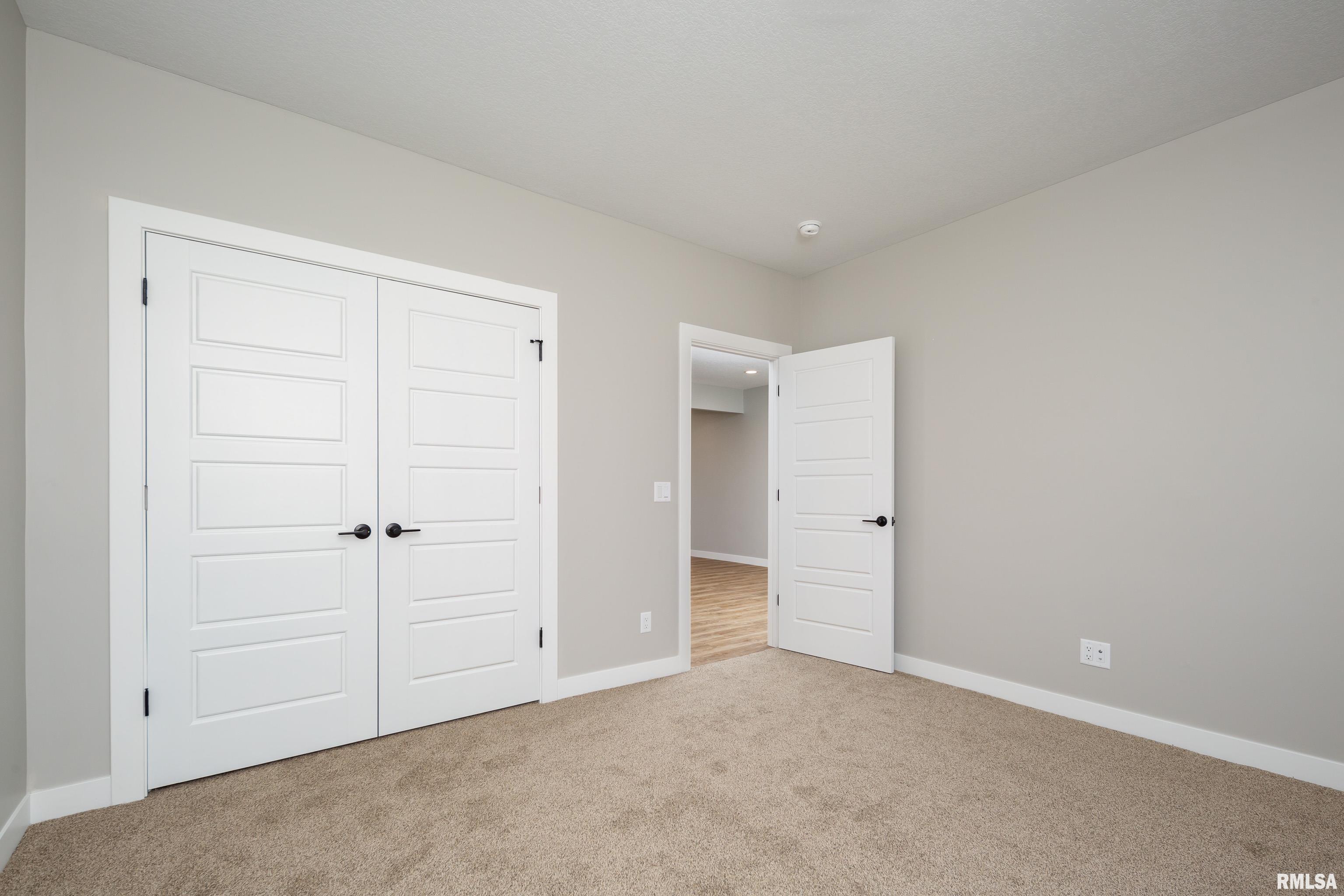 5252 Pandit Drive, Bettendorf, Iowa image 32