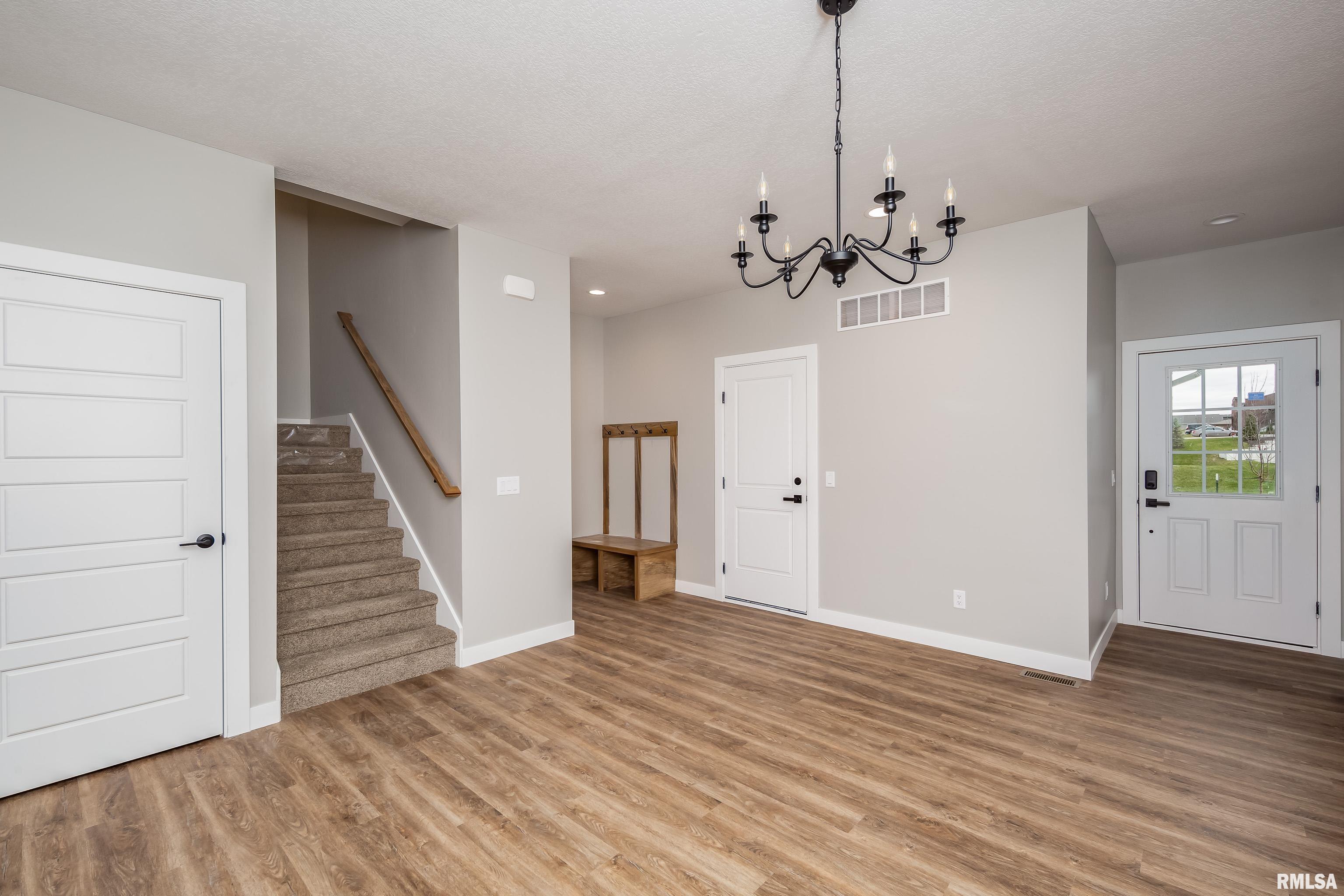 5252 Pandit Drive, Bettendorf, Iowa image 3