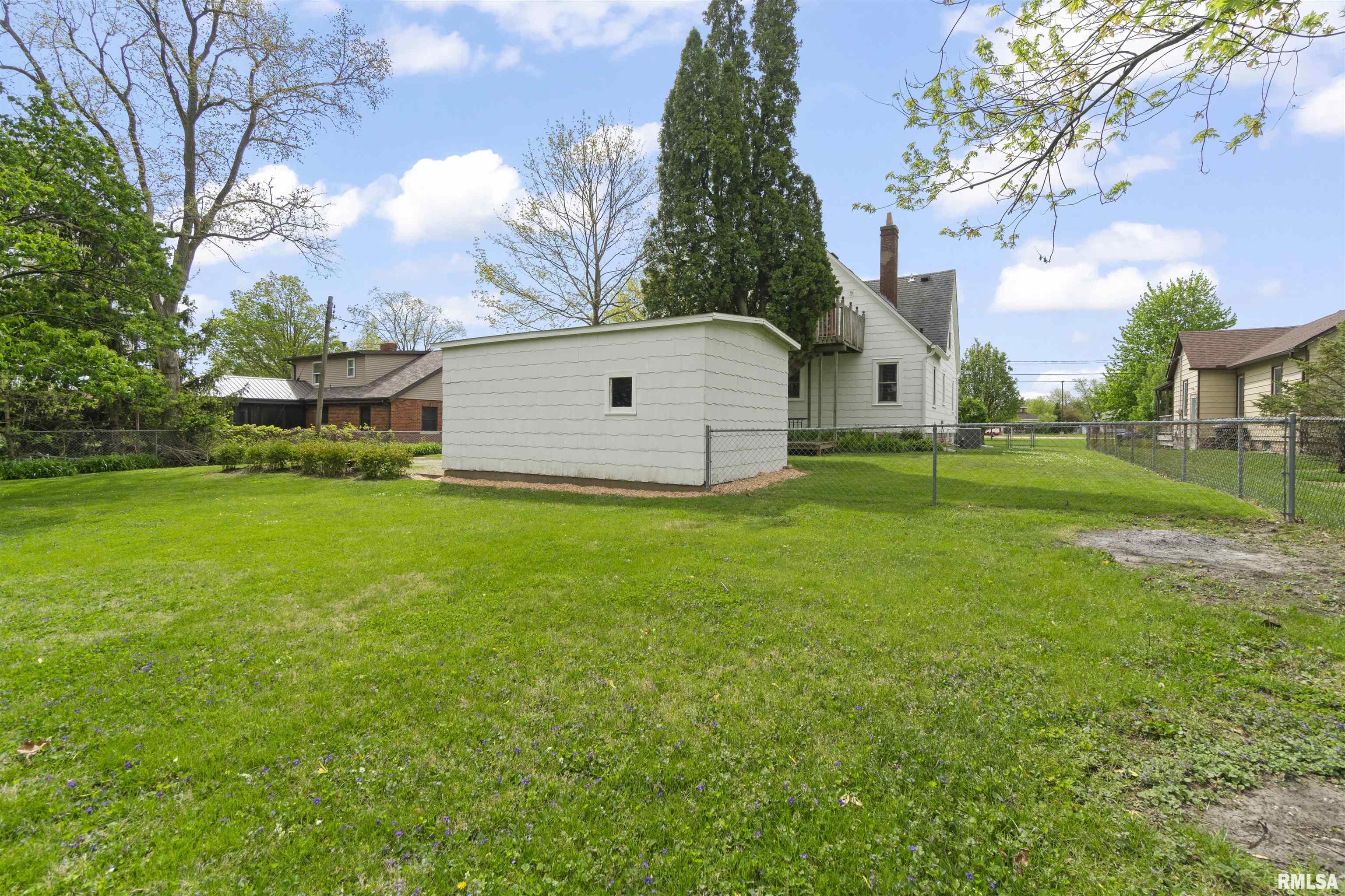 202 W Robinson Street, Goodfield, Illinois image 6