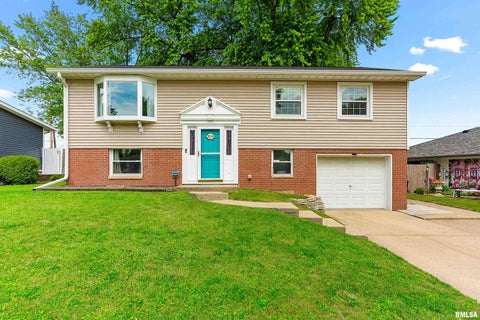 Homes For Sale - 304 Dundee Road<br/> East Peoria, IL 61611