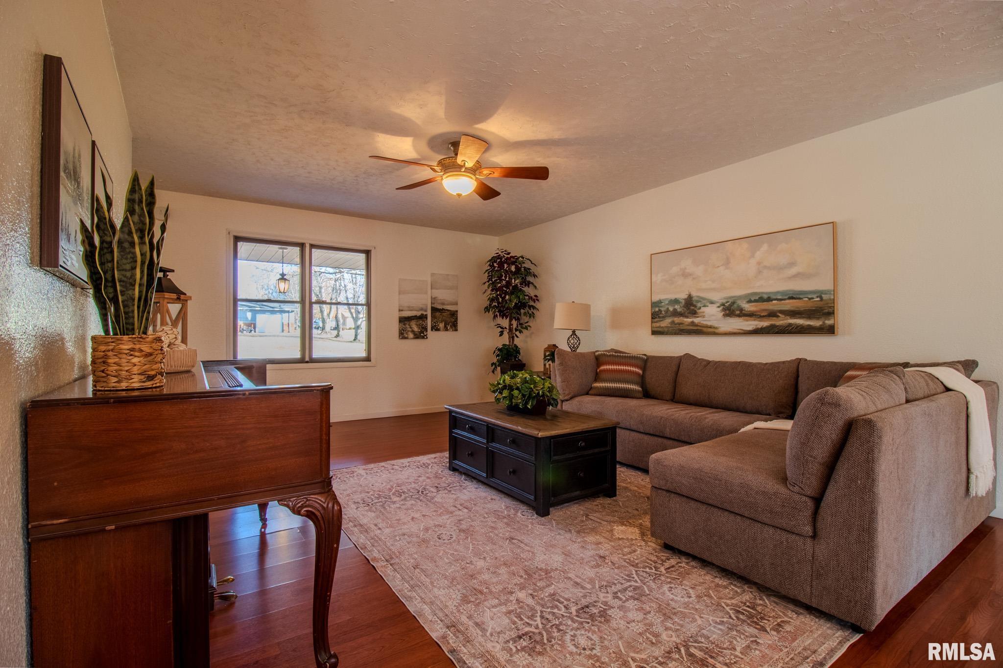 1065 Crystal Road, West Frankfort, Illinois image 5