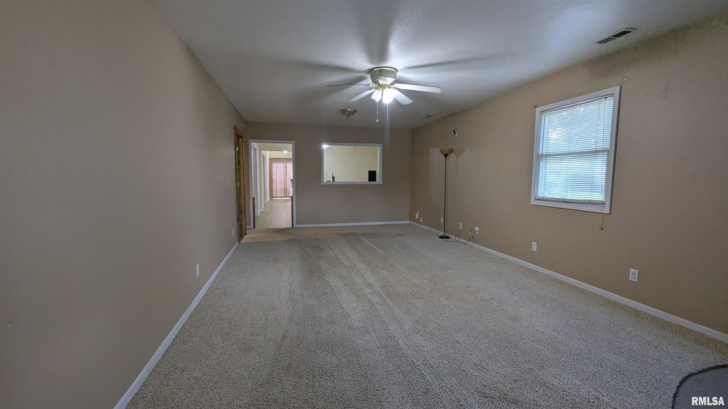 105 N Brents Avenue, Taylorville, Illinois image 21