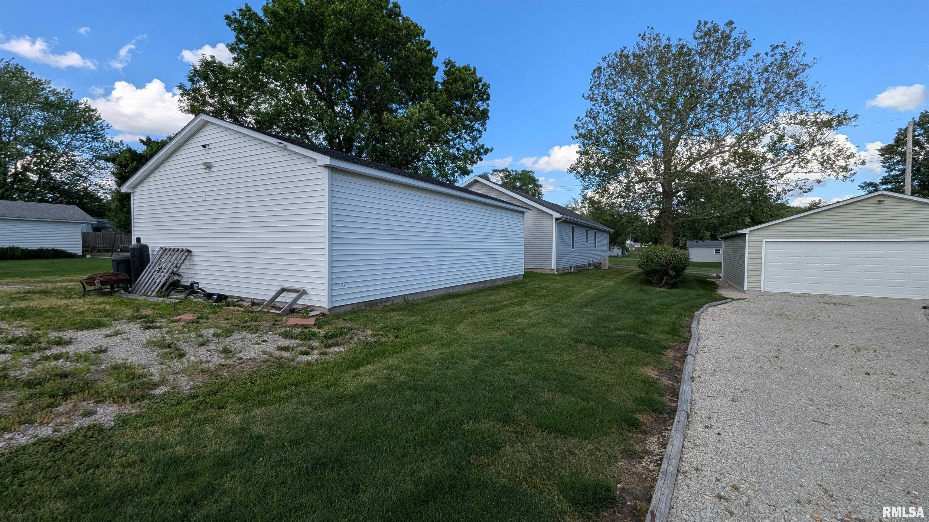 105 N Brents Avenue, Taylorville, Illinois image 27
