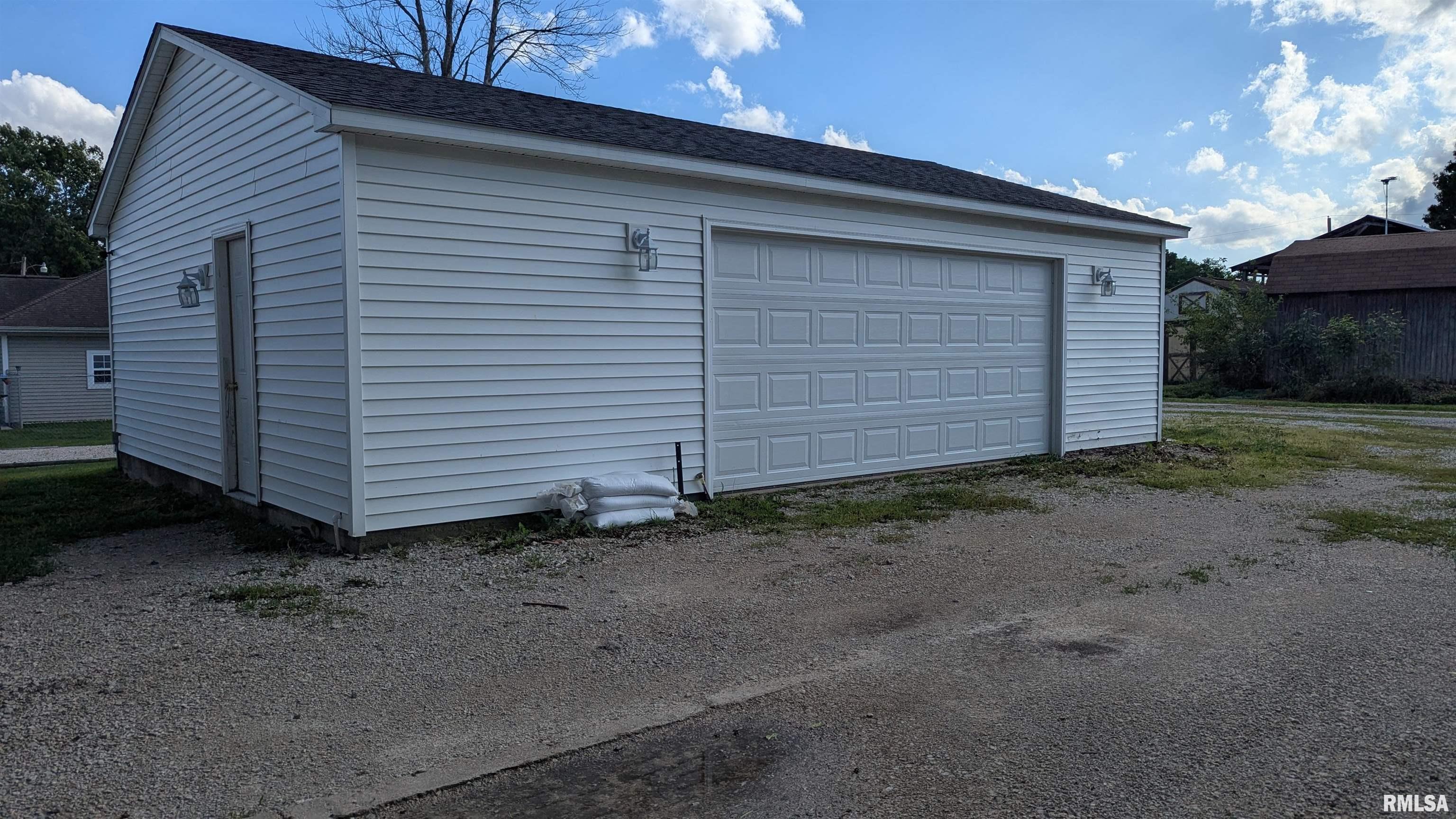 105 N Brents Avenue, Taylorville, Illinois image 23