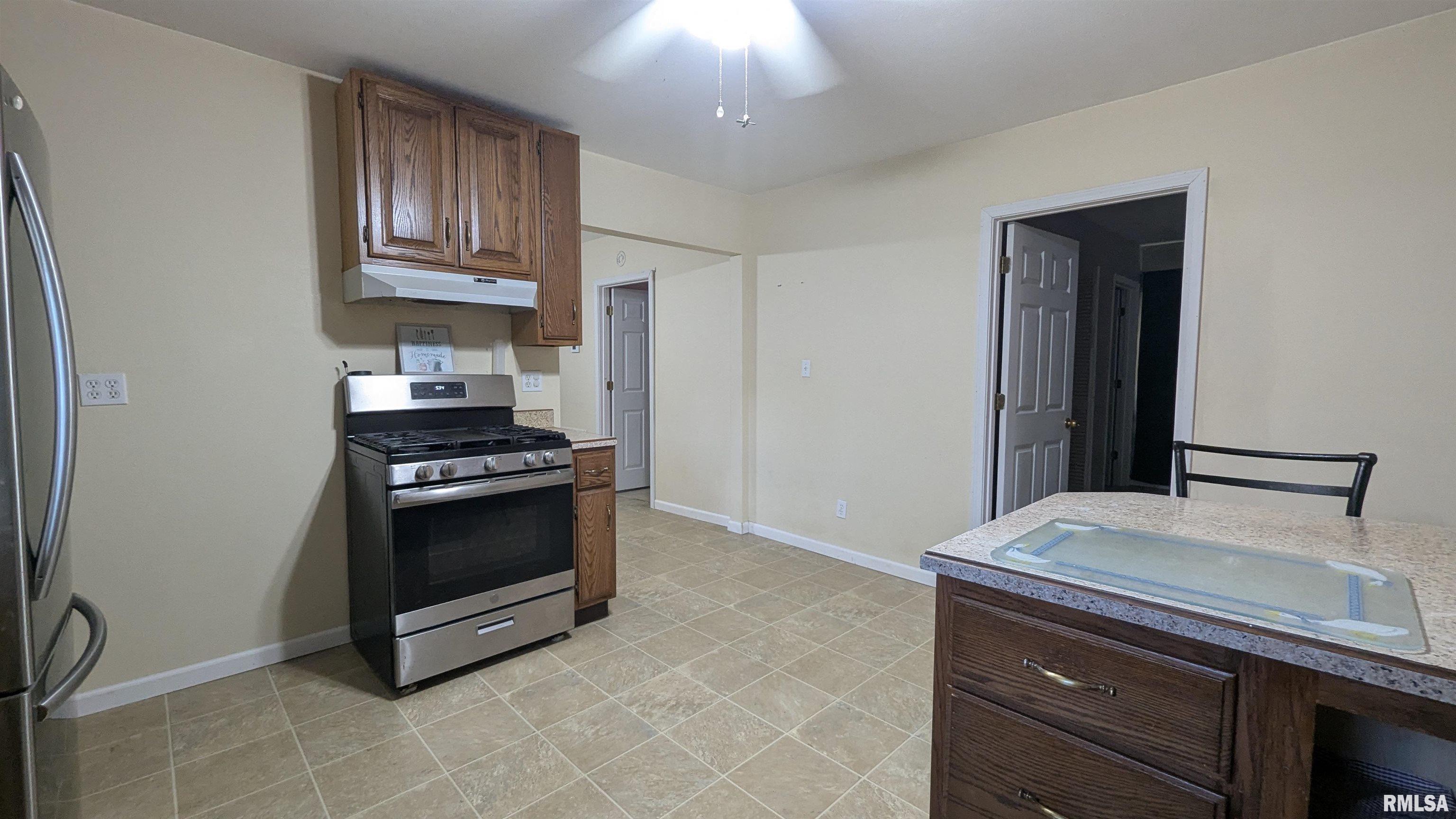 105 N Brents Avenue, Taylorville, Illinois image 10