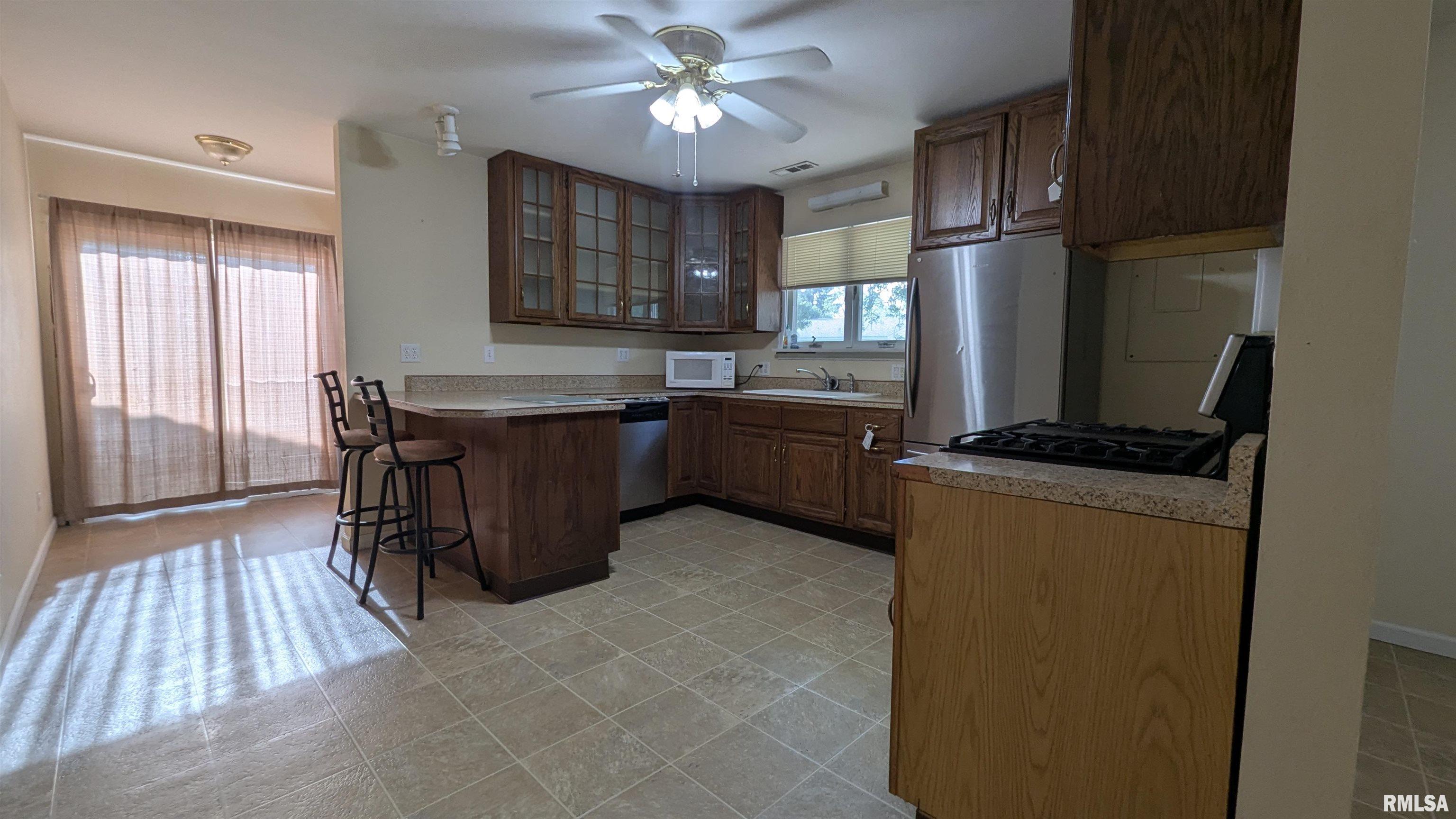 105 N Brents Avenue, Taylorville, Illinois image 3
