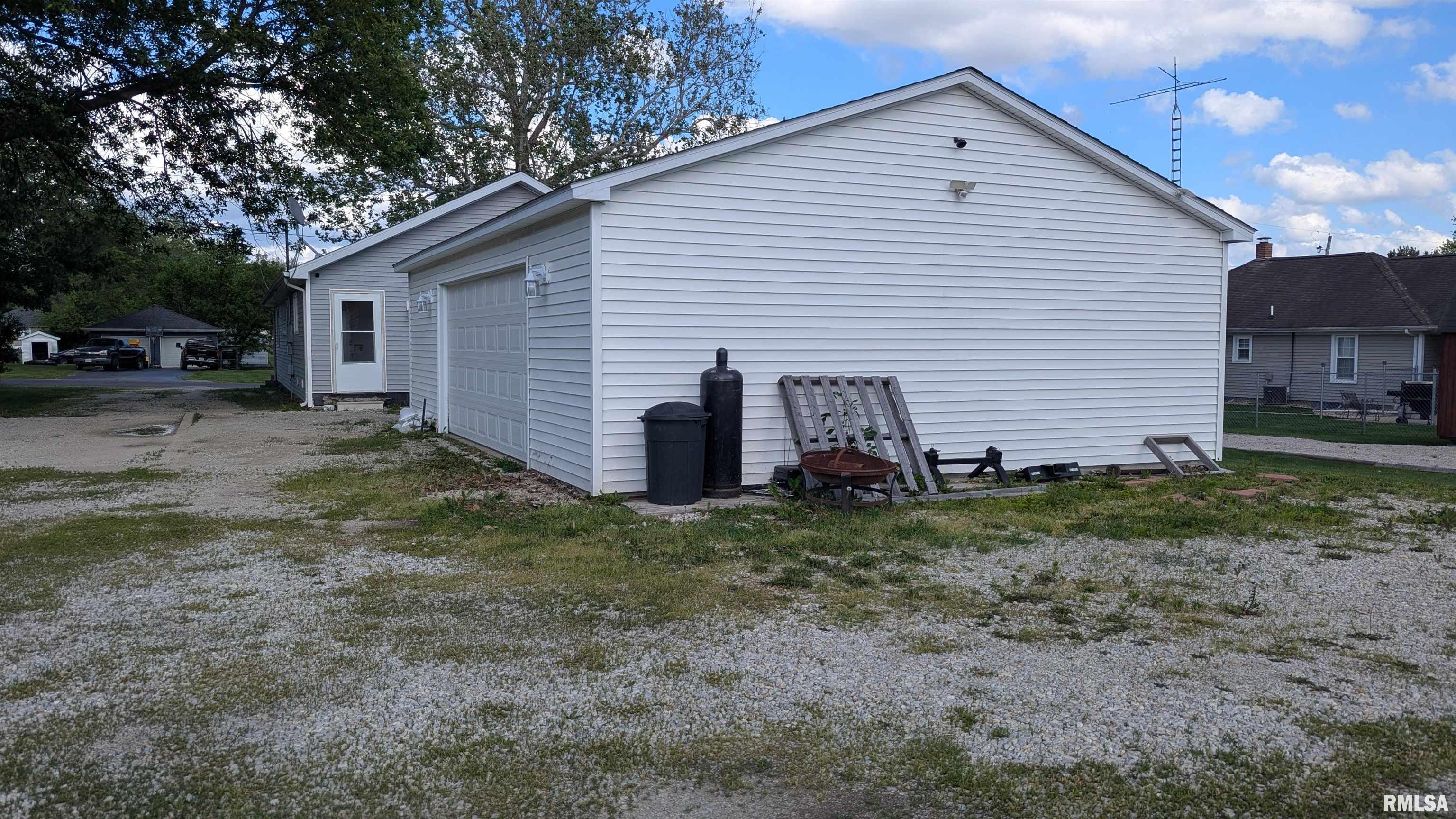 105 N Brents Avenue, Taylorville, Illinois image 26