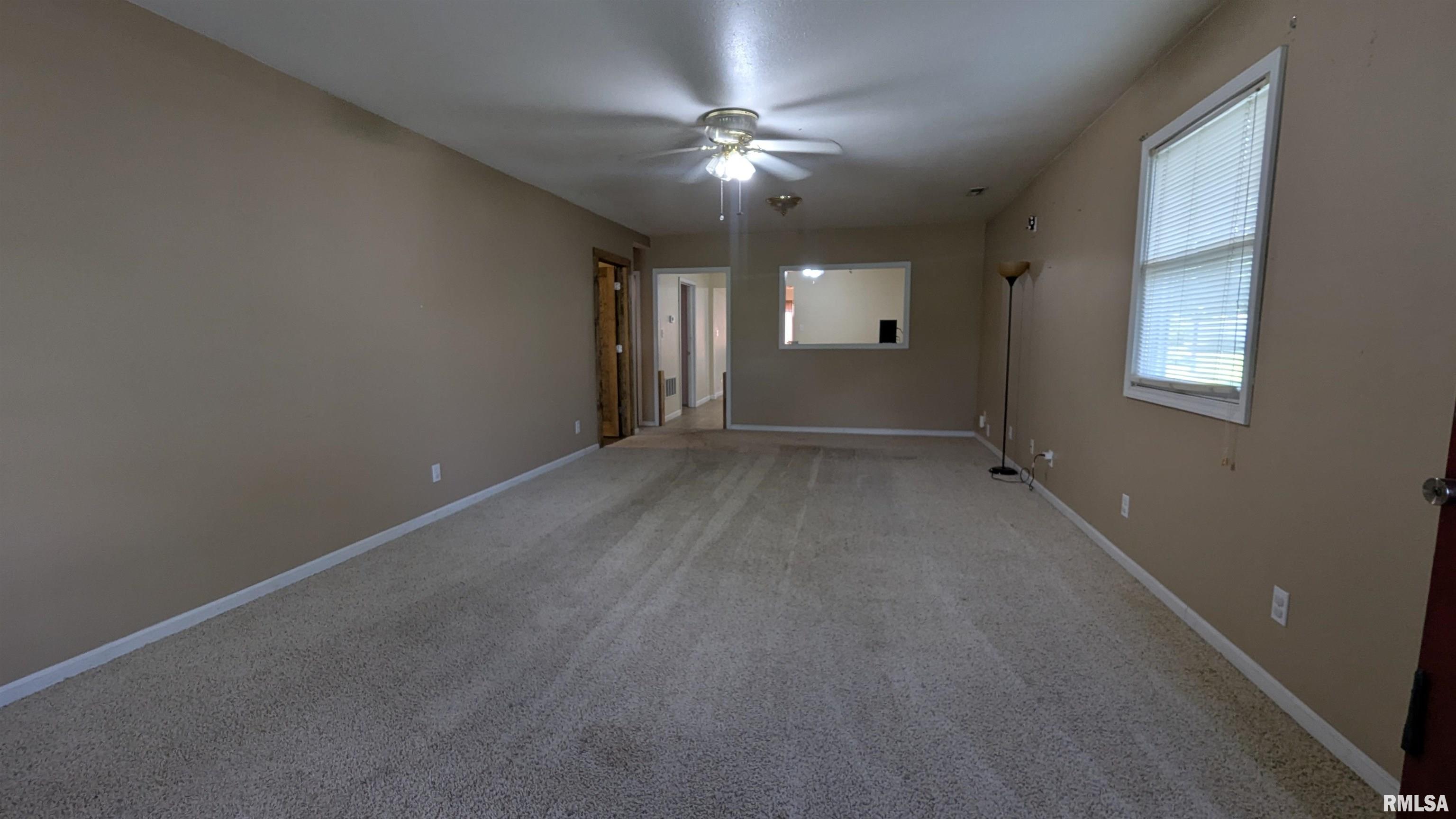 105 N Brents Avenue, Taylorville, Illinois image 2