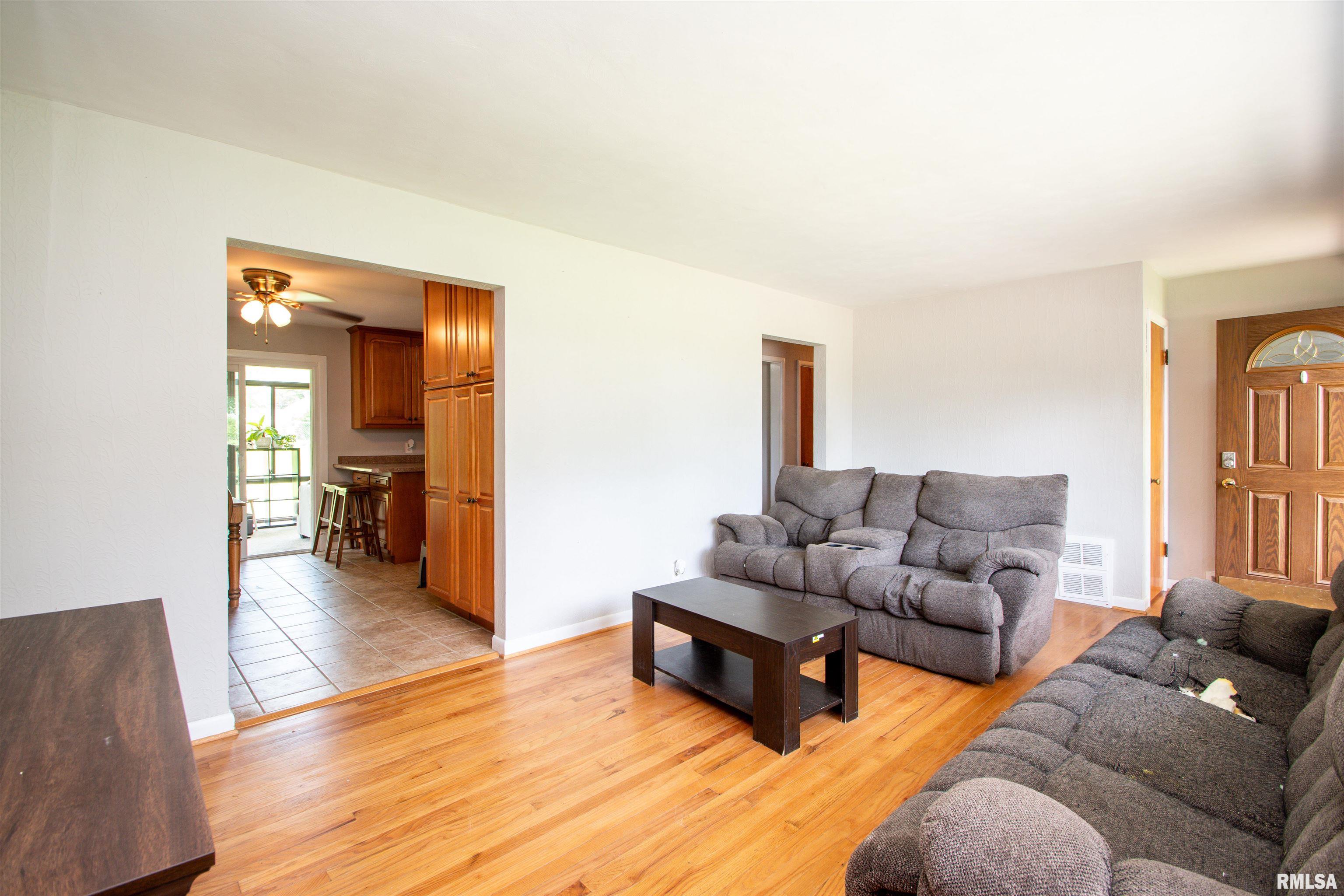 116 Sunset Lane, Germantown Hills, Illinois image 10