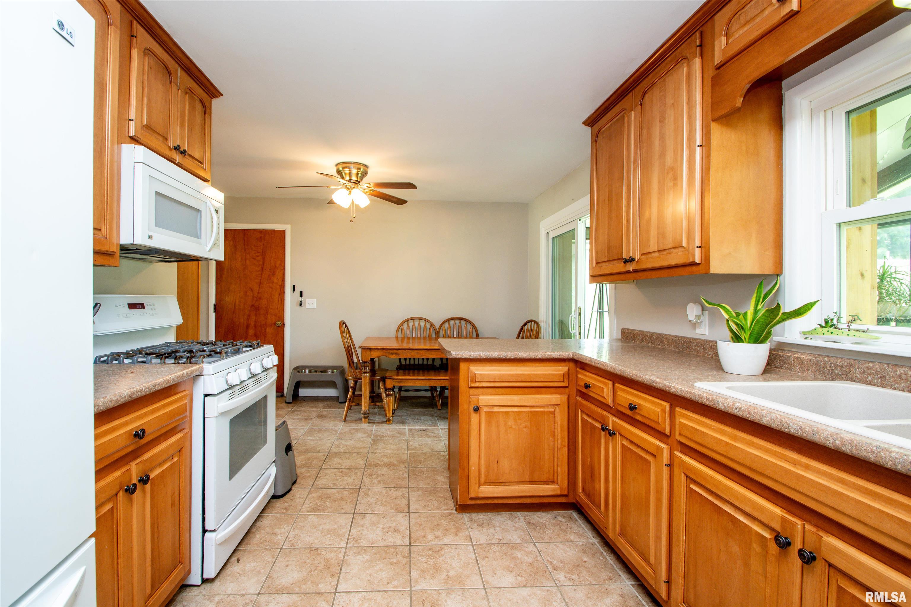 116 Sunset Lane, Germantown Hills, Illinois image 16