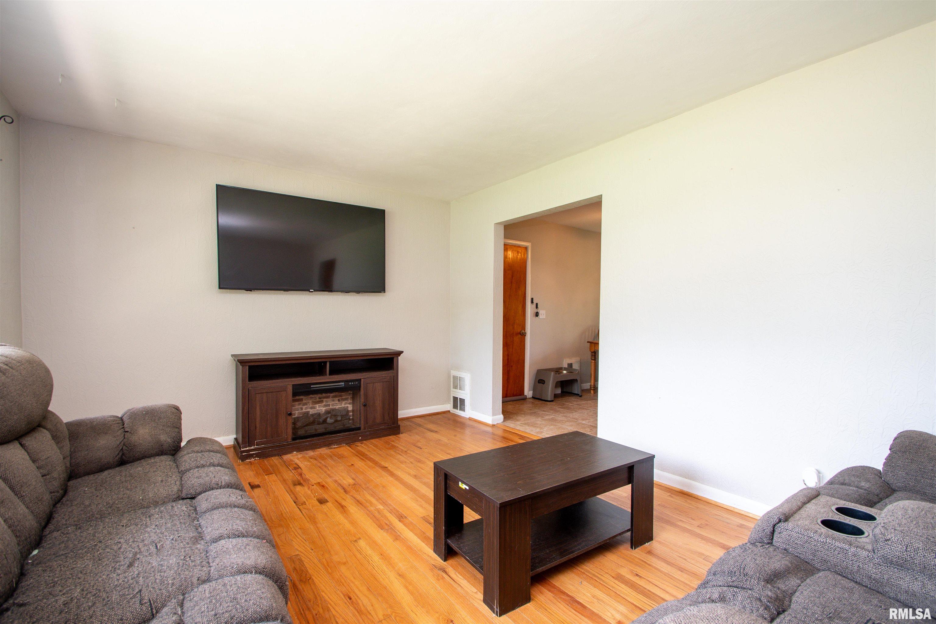116 Sunset Lane, Germantown Hills, Illinois image 7