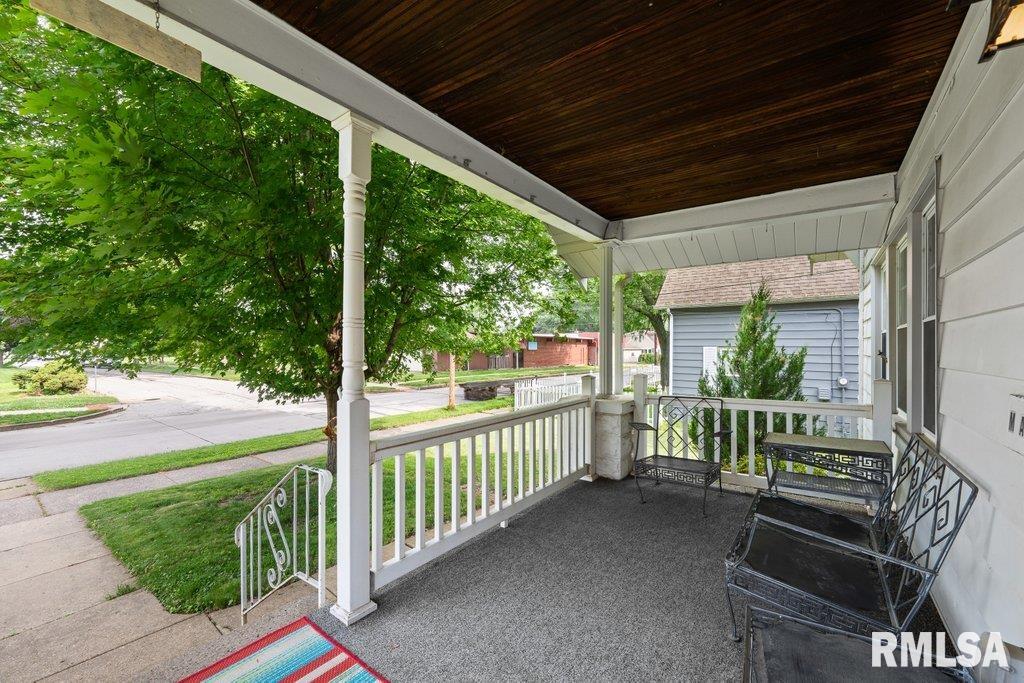 2531 5th Street, Moline, Illinois image 3