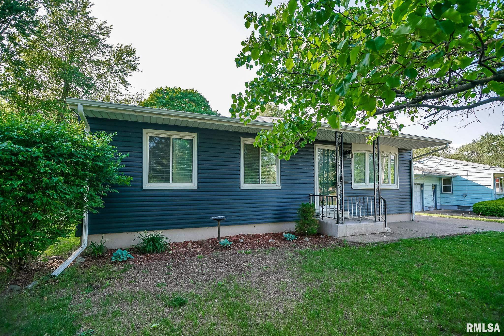 325 Edgewood Drive, Pekin, Illinois image 1