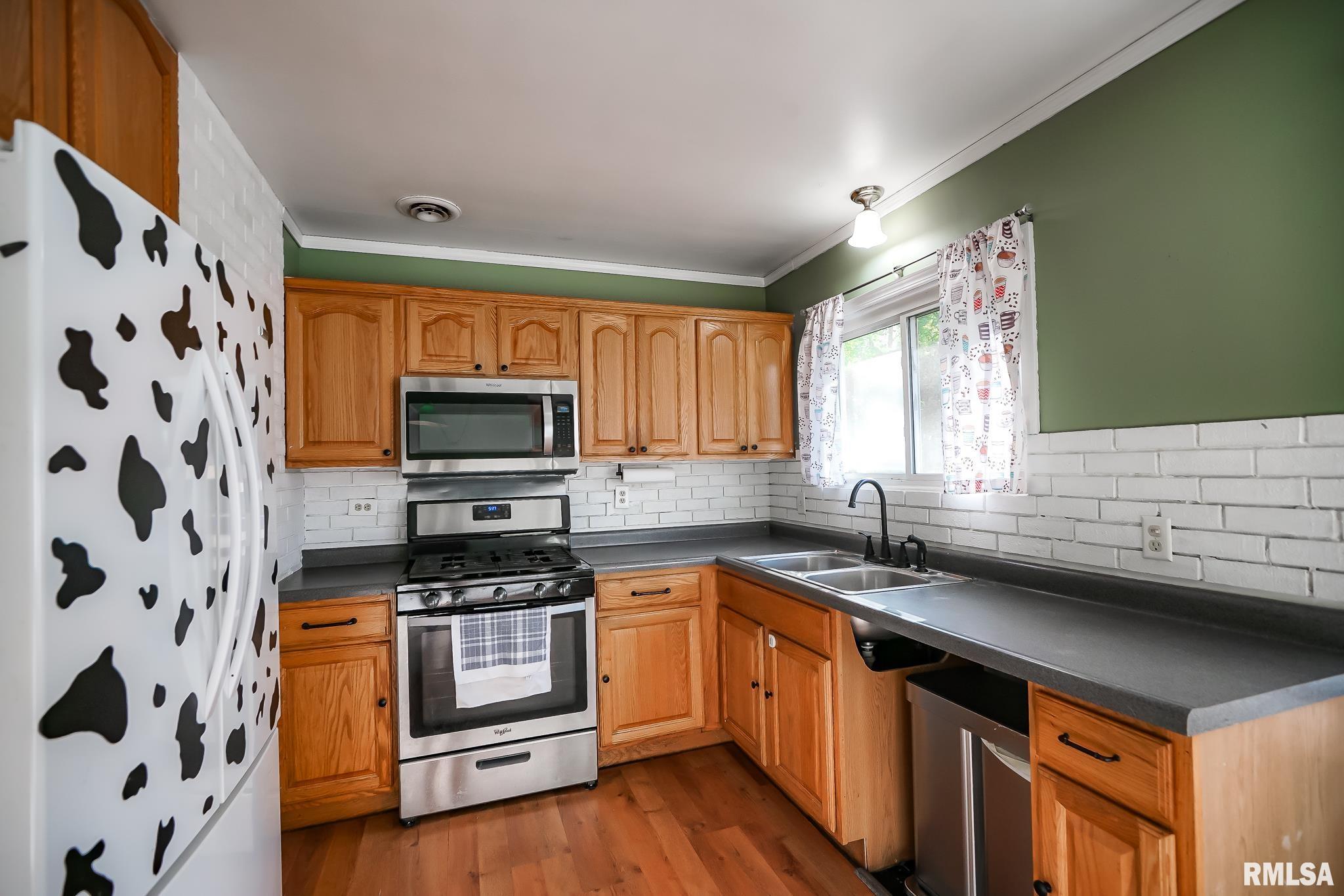 325 Edgewood Drive, Pekin, Illinois image 10