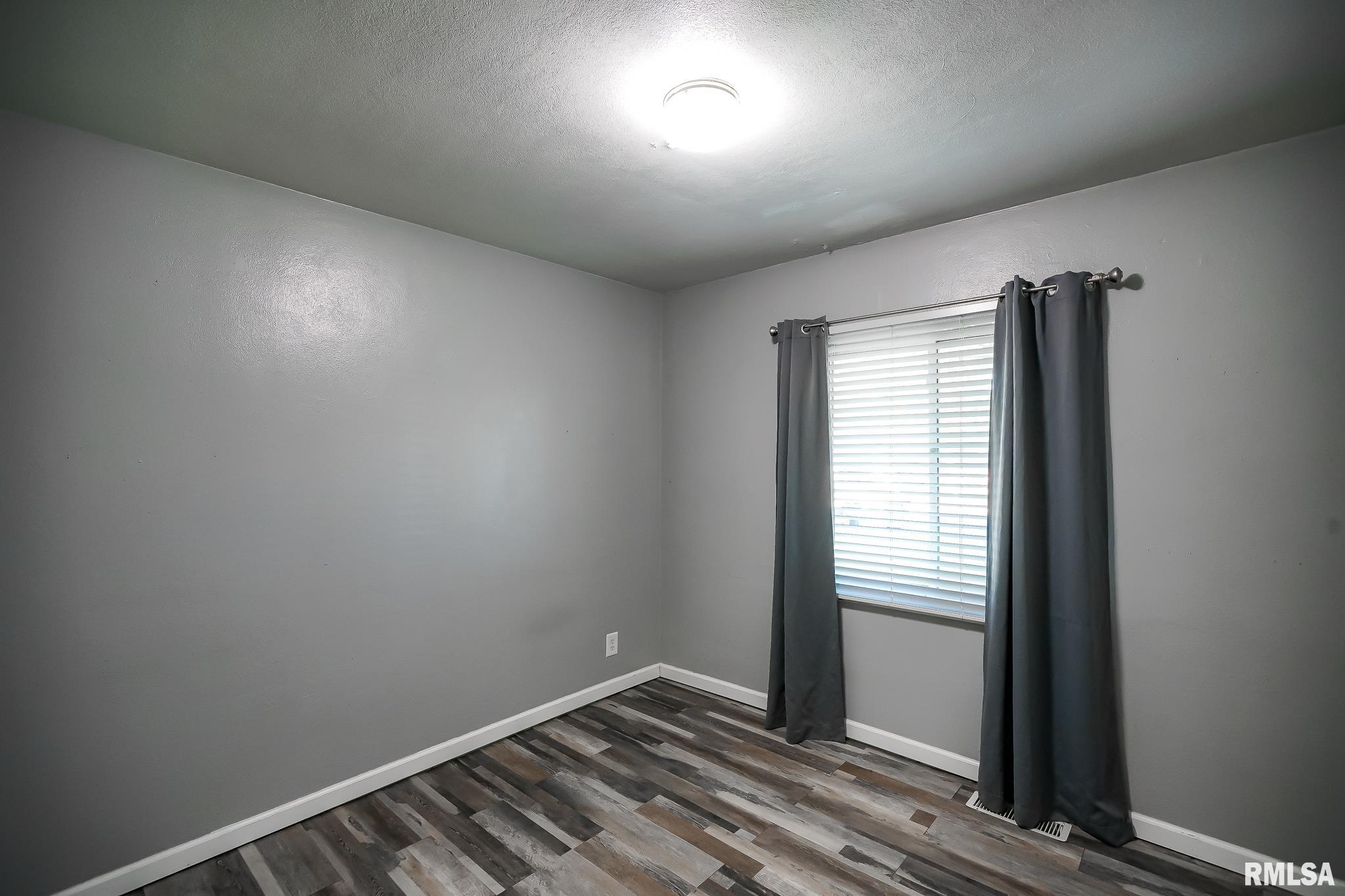 325 Edgewood Drive, Pekin, Illinois image 19