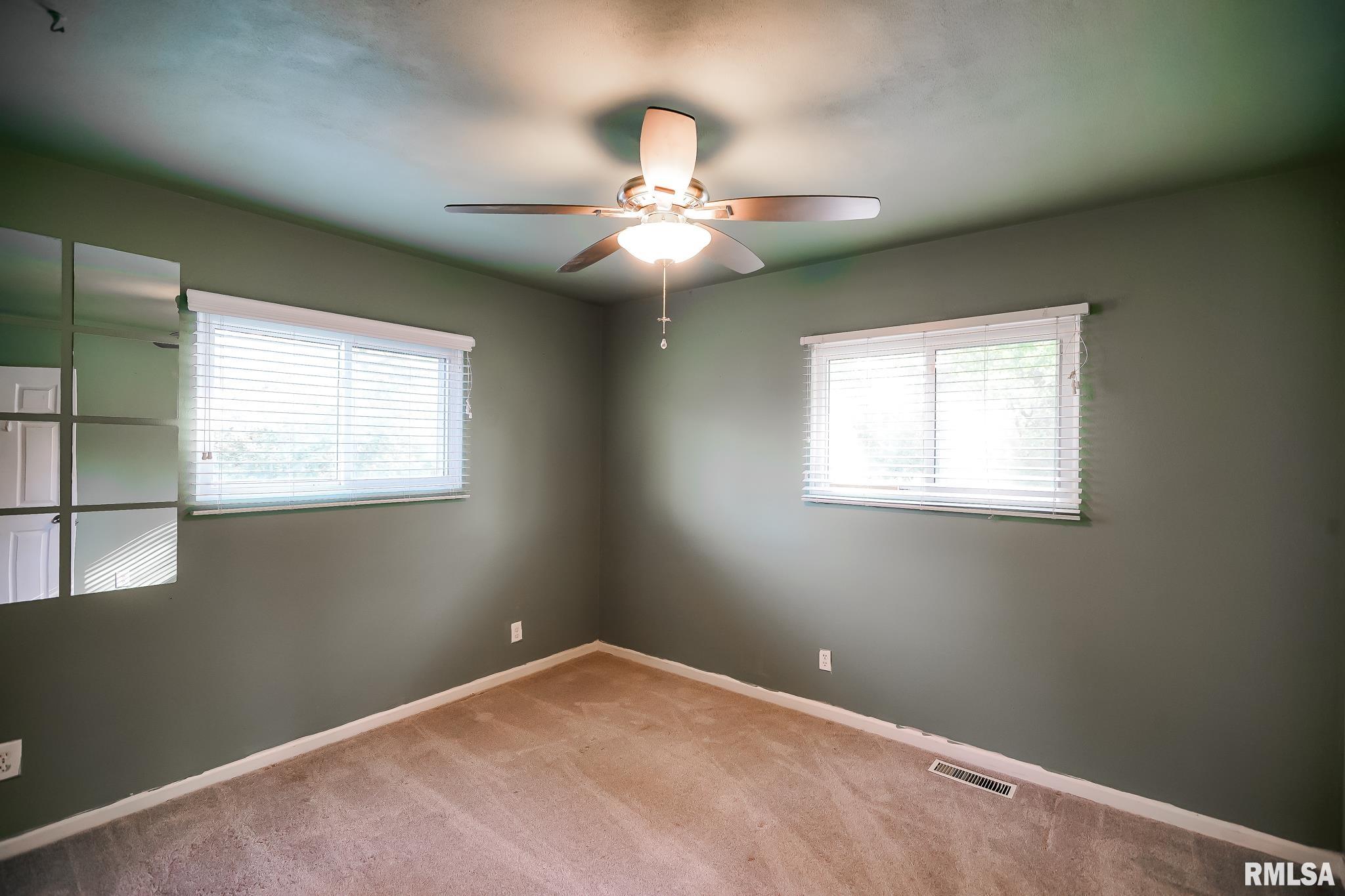325 Edgewood Drive, Pekin, Illinois image 13