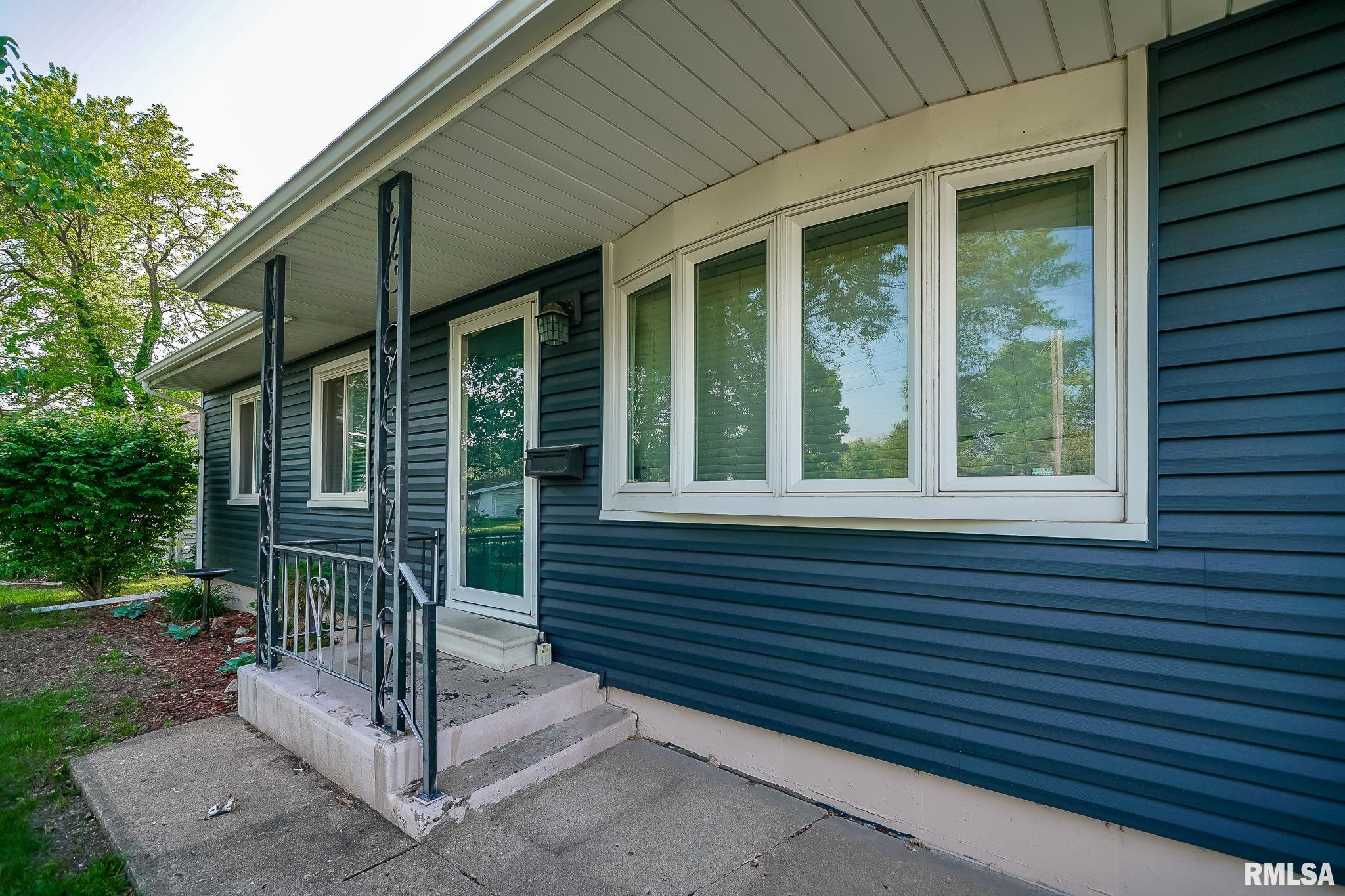 325 Edgewood Drive, Pekin, Illinois image 2