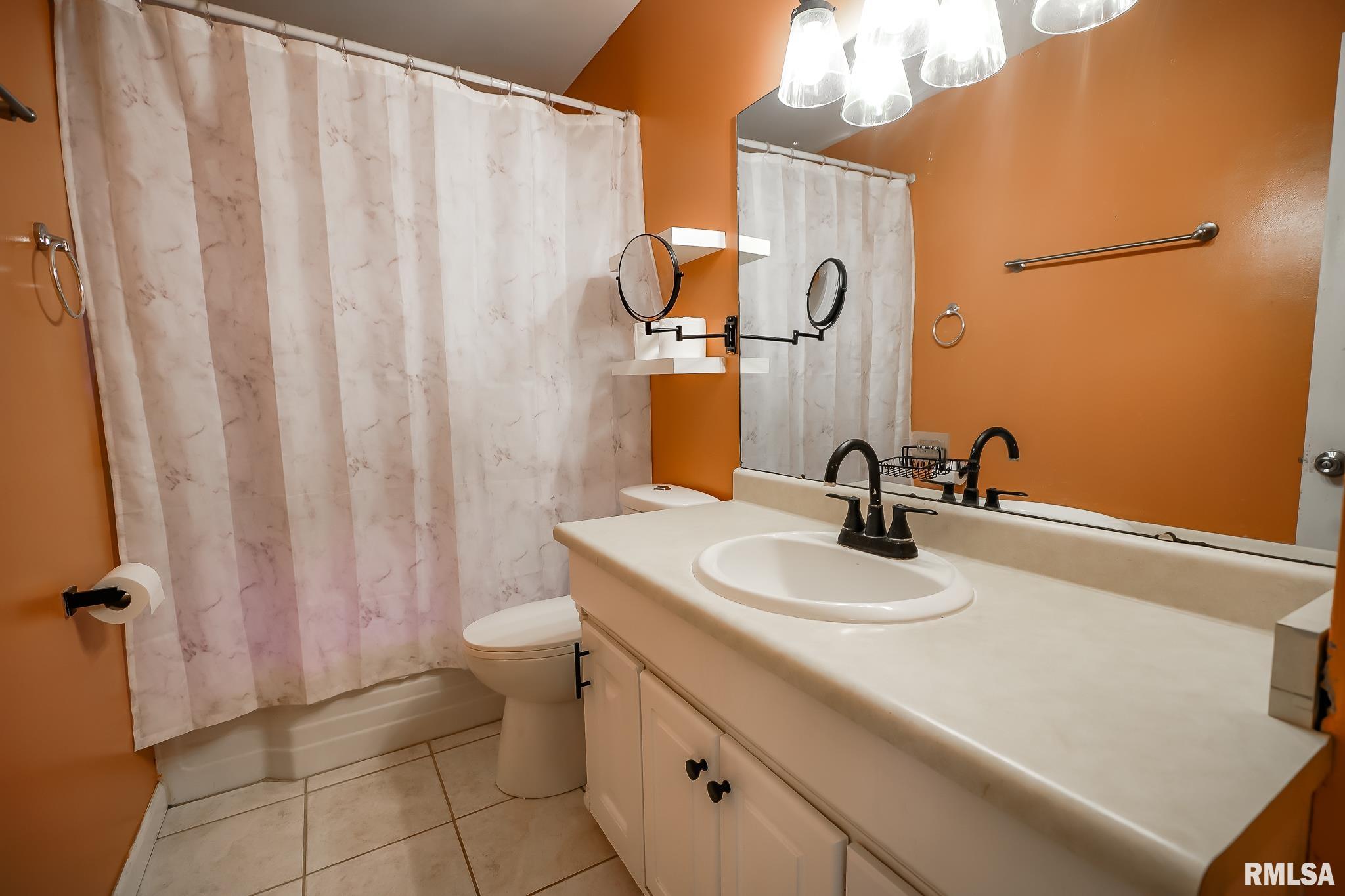325 Edgewood Drive, Pekin, Illinois image 23