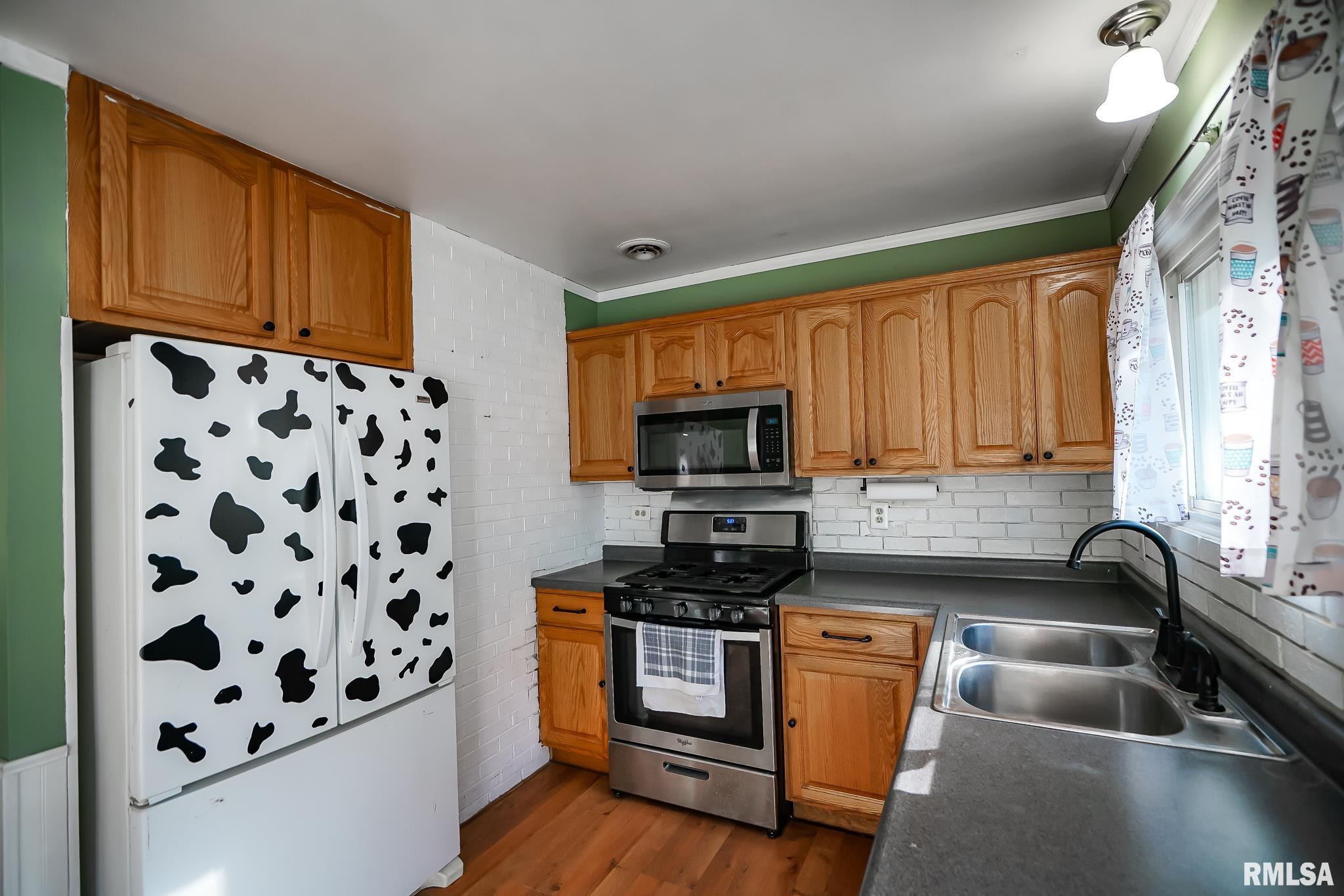 325 Edgewood Drive, Pekin, Illinois image 9