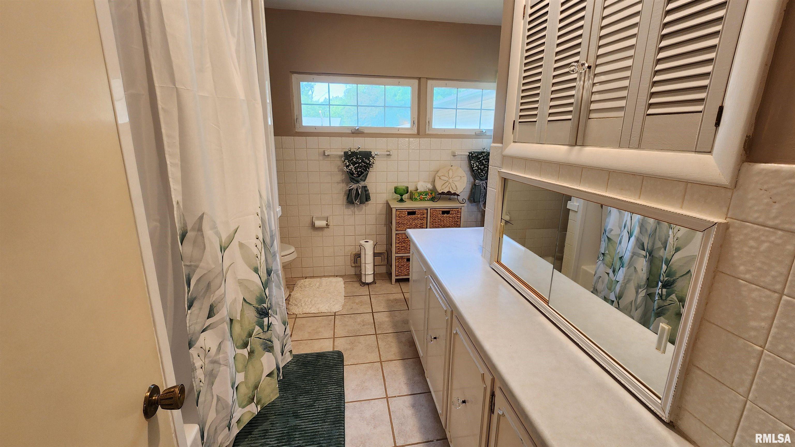 2606 4th Street Court, East Moline, Illinois image 11
