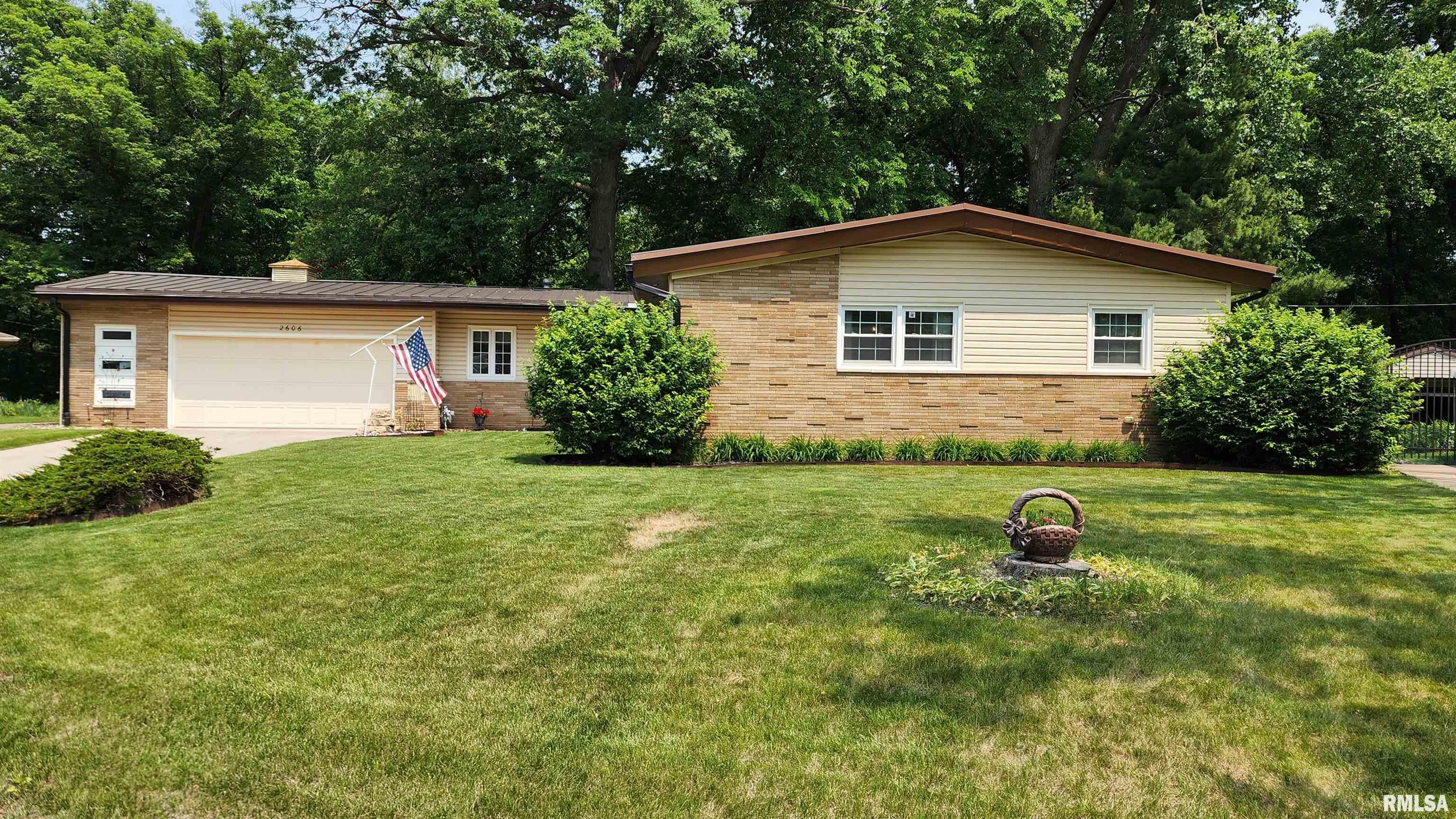 2606 4th Street Court, East Moline, Illinois image 2