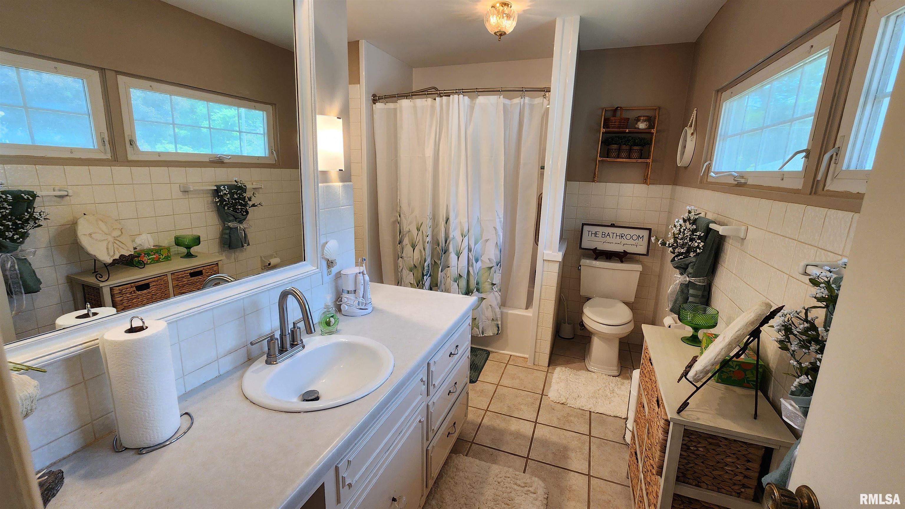 2606 4th Street Court, East Moline, Illinois image 13