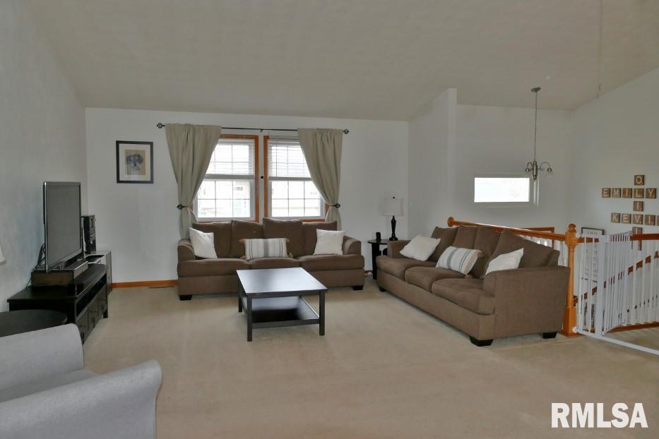 612 Liberty Drive, East Peoria, Illinois image 4