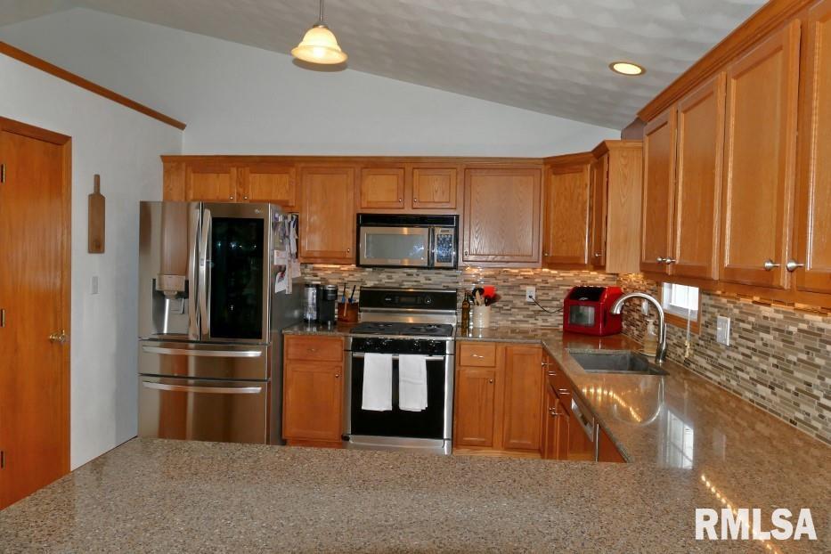 612 Liberty Drive, East Peoria, Illinois image 9