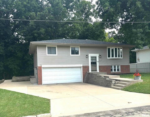 Homes For Sale - 210 Rainbow Drive<br/> Tazewell County, Creve Coeur, IL 61610