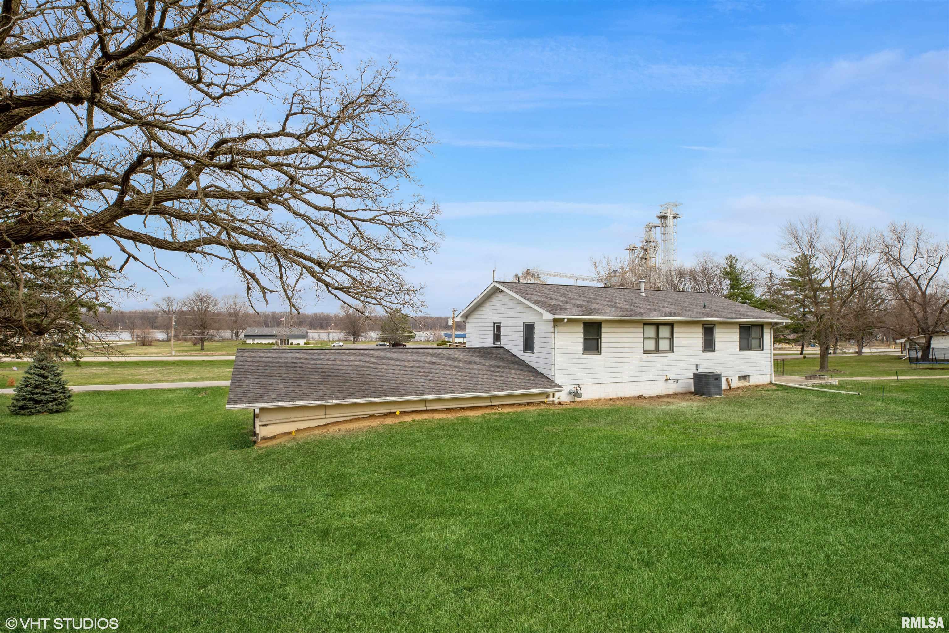 1007 N Bluff Street, Albany, Illinois image 6