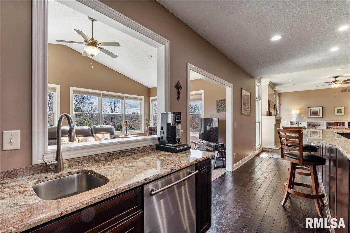 15503 108th Avenue Place, Davenport, Iowa image 21