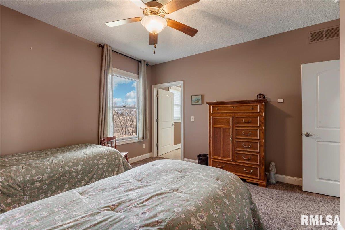15503 108th Avenue Place, Davenport, Iowa image 39