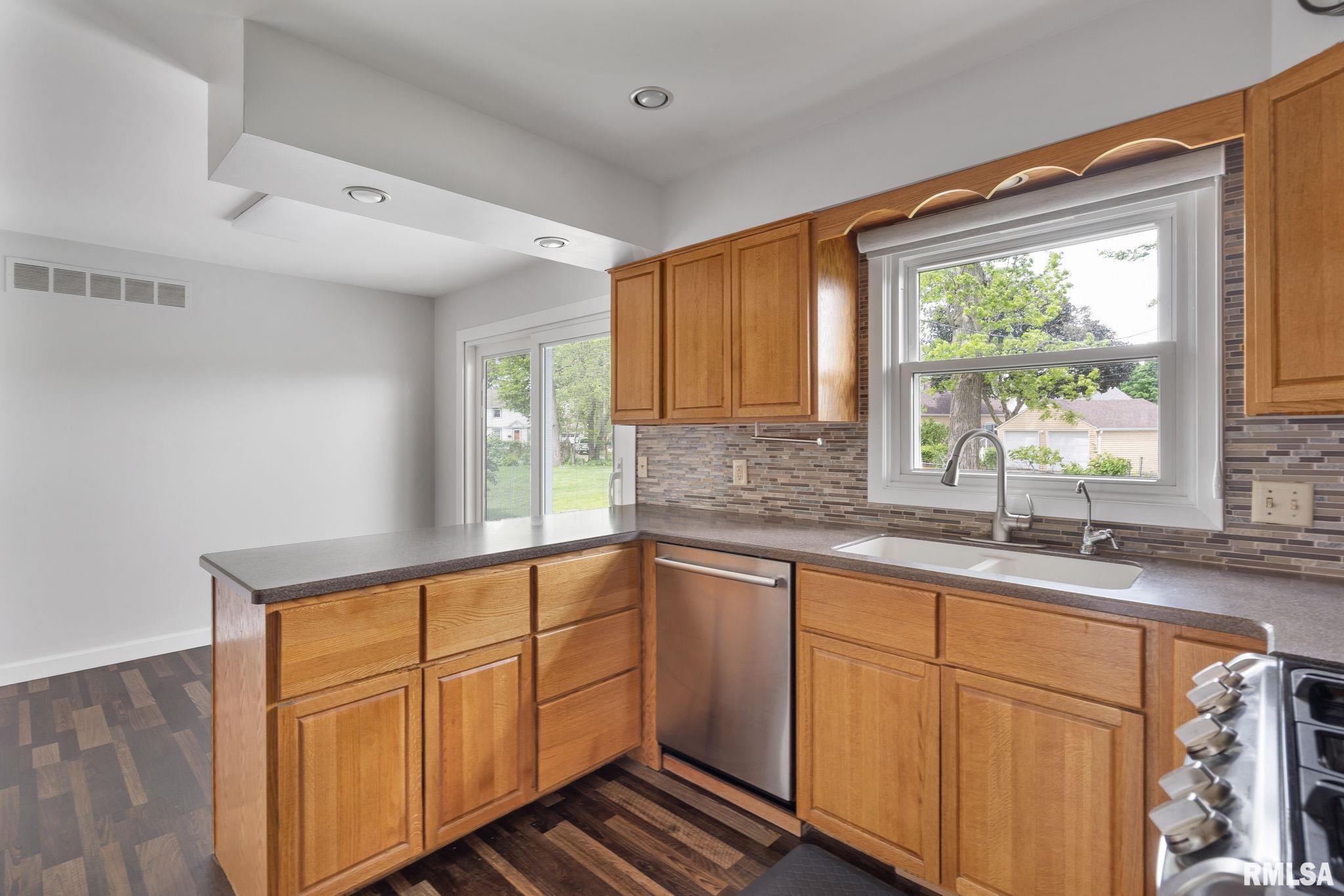 9 Sunset Circle, Bettendorf, Iowa image 10