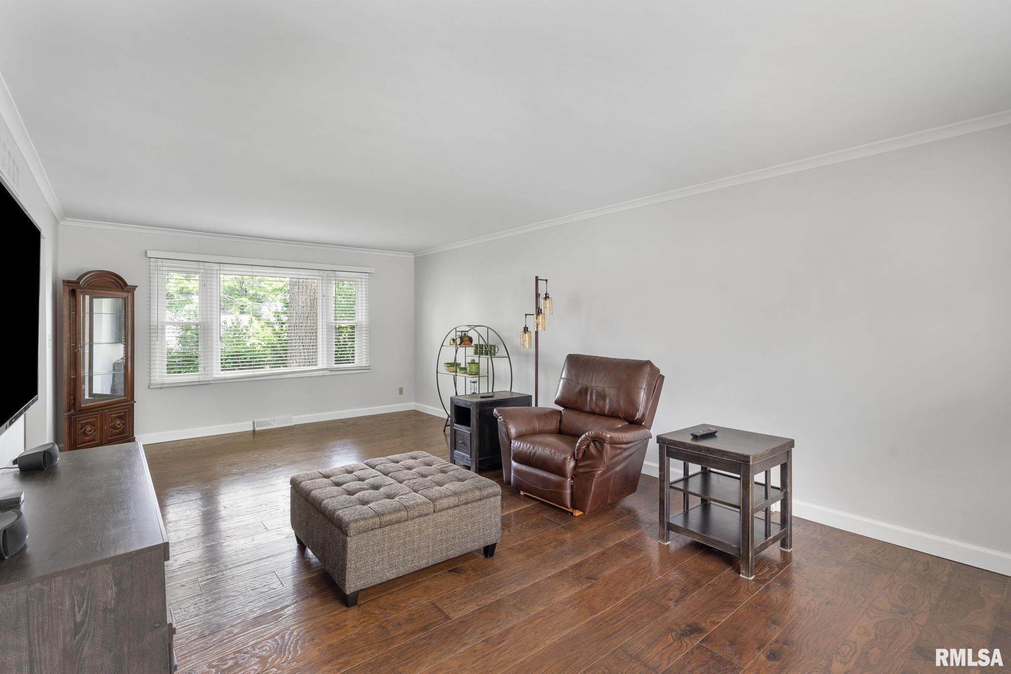 9 Sunset Circle, Bettendorf, Iowa image 5