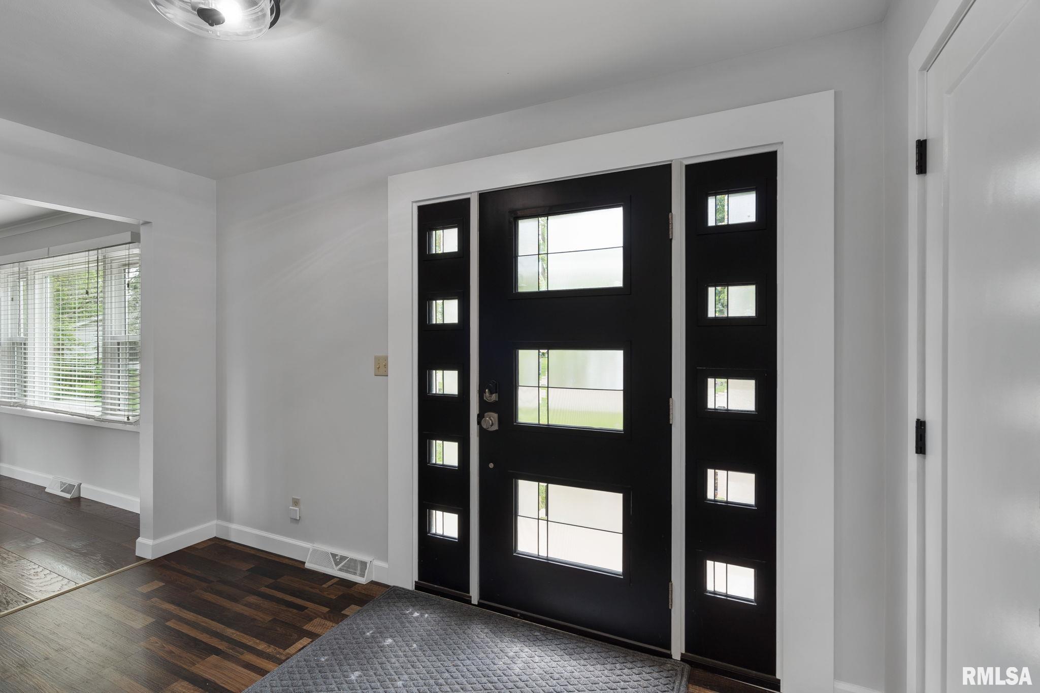 9 Sunset Circle, Bettendorf, Iowa image 3