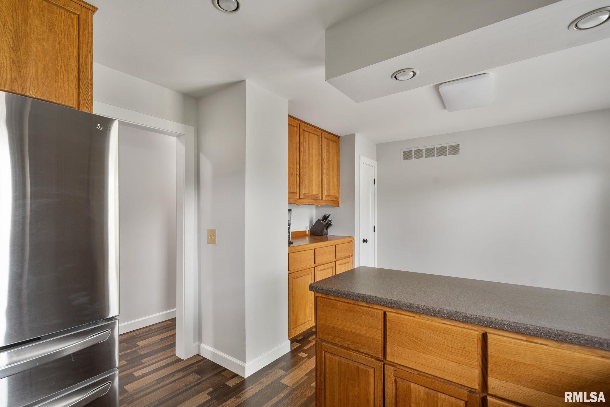 9 Sunset Circle, Bettendorf, Iowa image 12