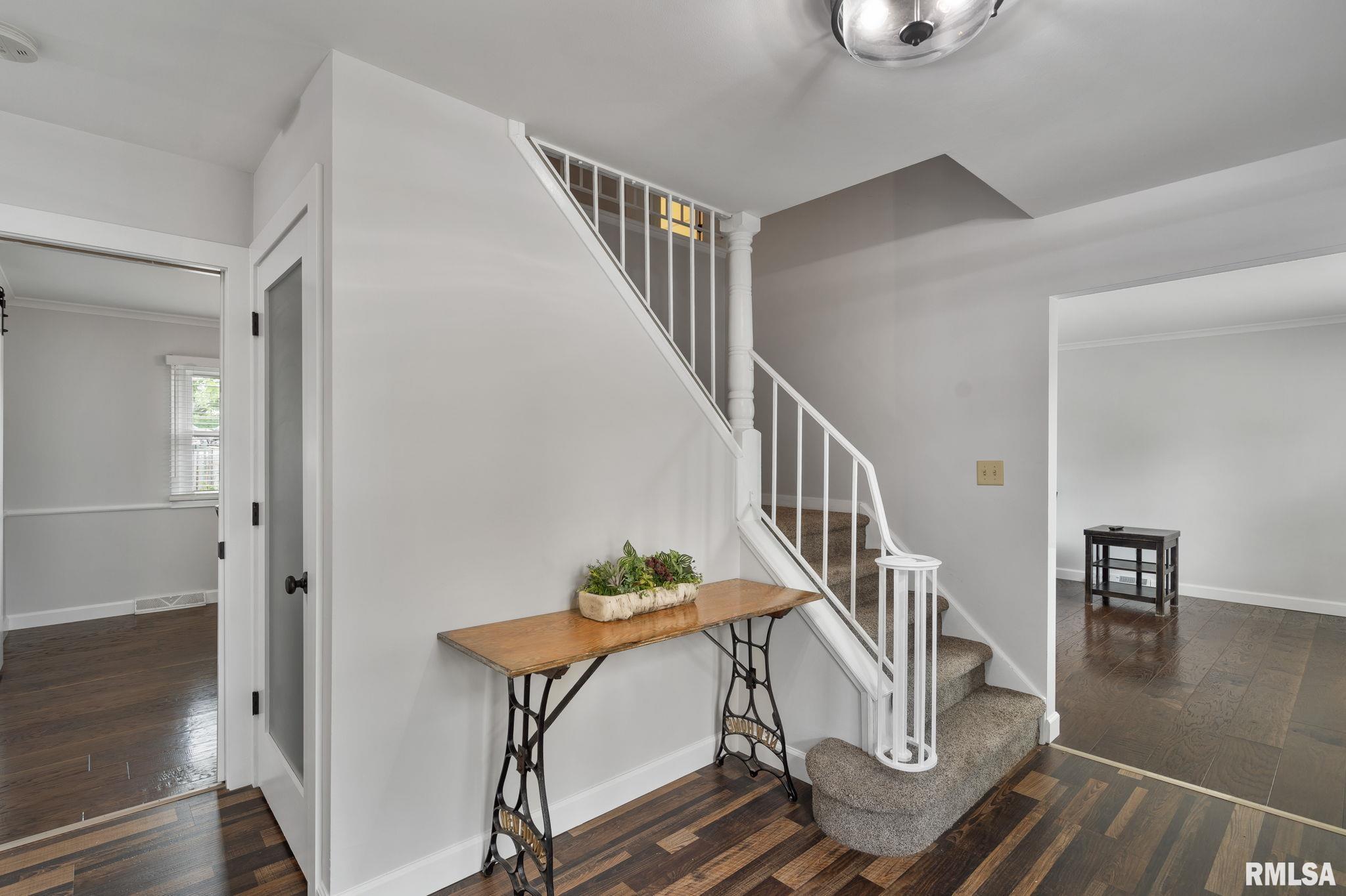 9 Sunset Circle, Bettendorf, Iowa image 4